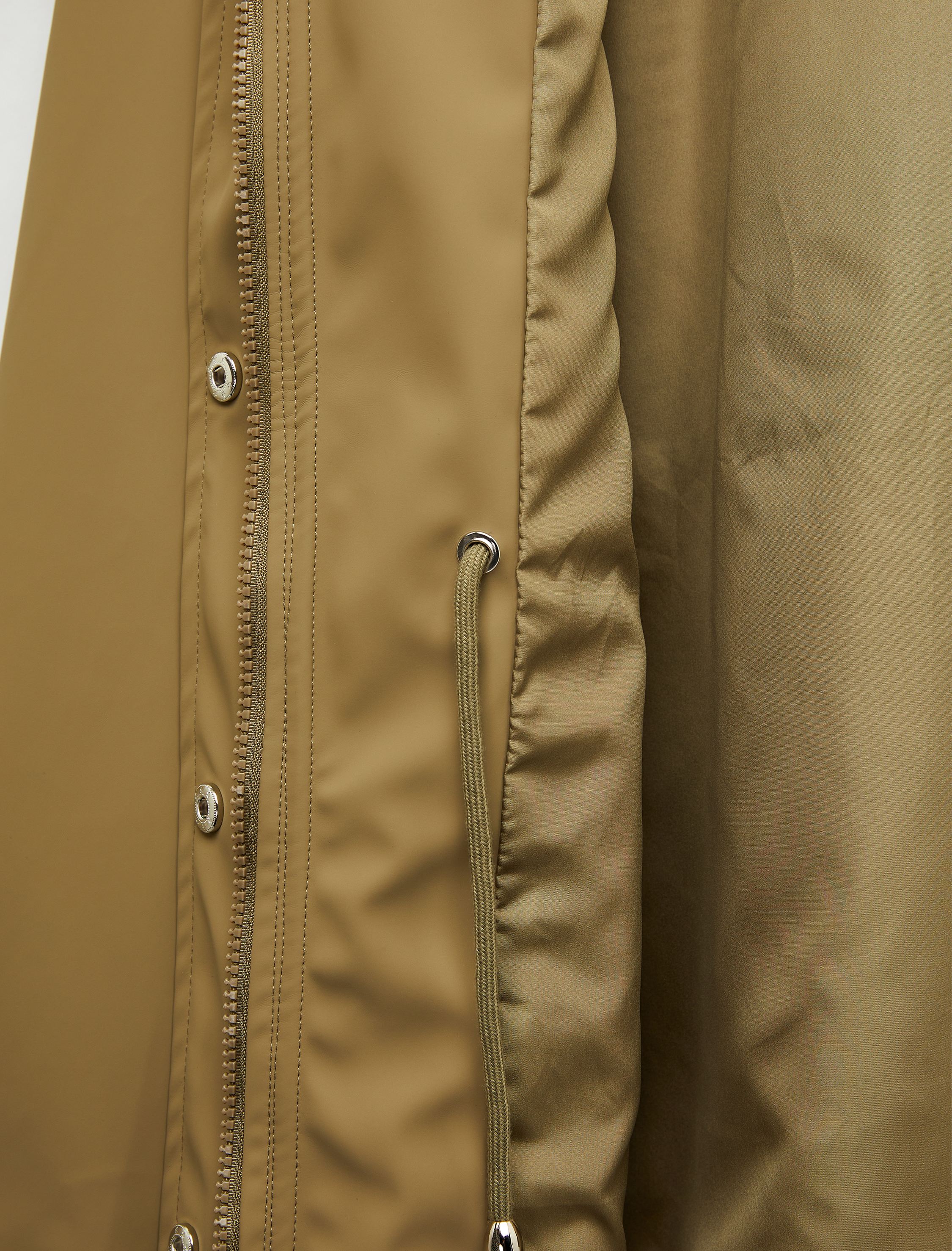   Uzun Kollu Cepli Fermuarlı Düğme Detaylı Kapüşonlu Yağmurluk