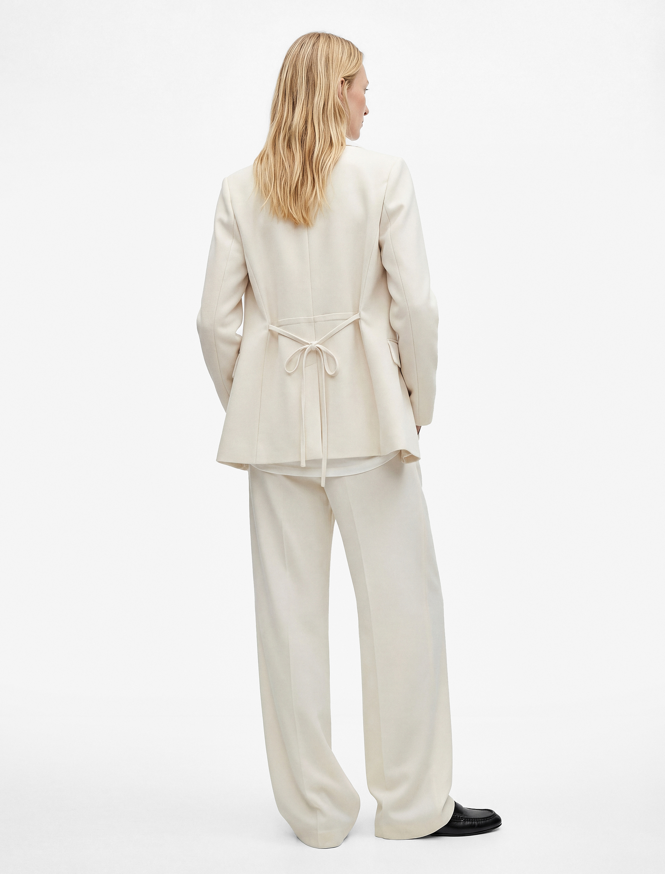   Uzun Kollu Arkası Bağlama Detaylı Kruvaze Kaşe Blazer Ceket