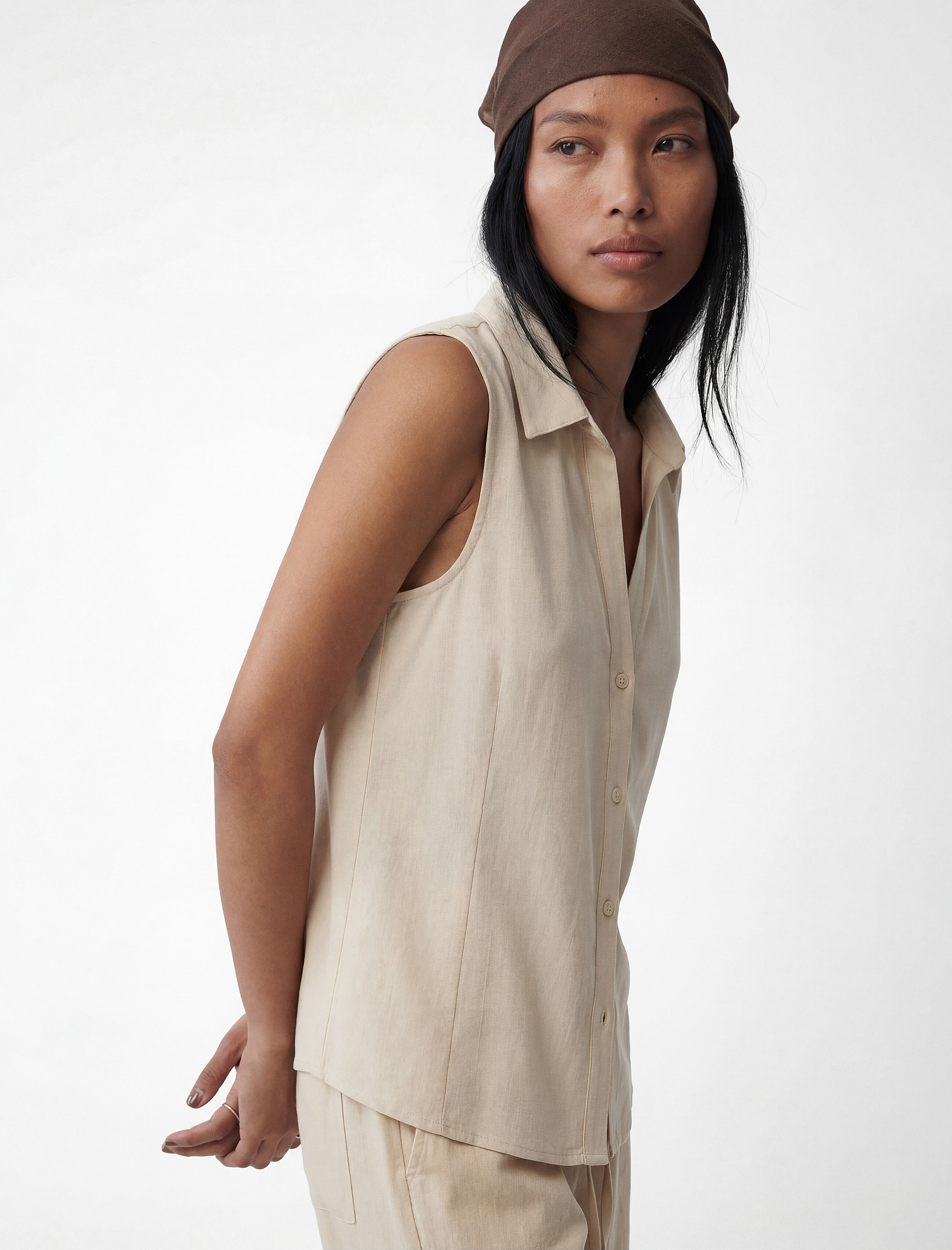   Keten Görünümlü Düğmeli Kolsuz Gömlek