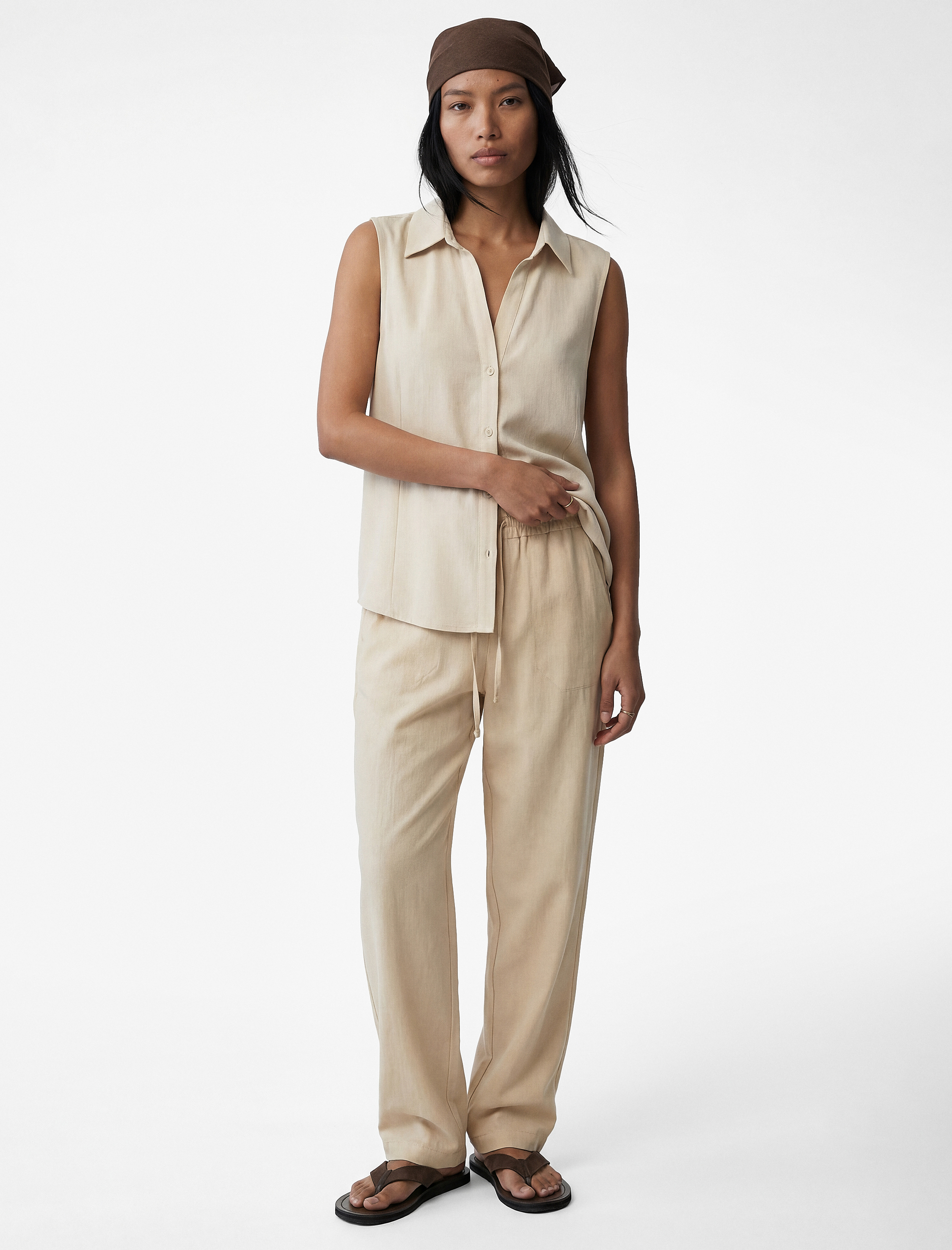   Keten Görünümlü Düğmeli Kolsuz Gömlek