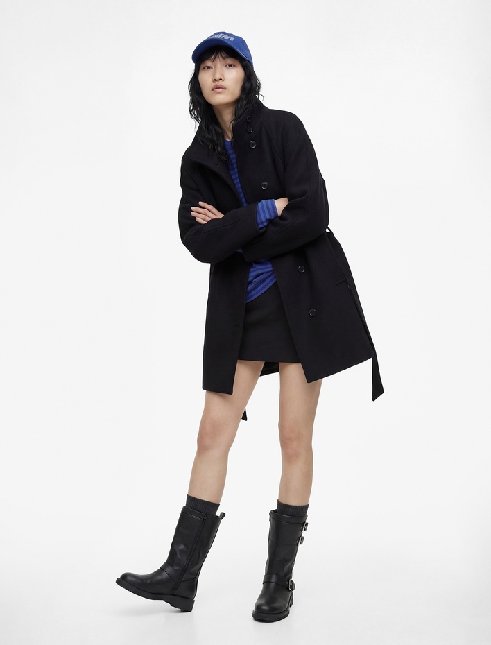  Dik Yaka Düğmeli Kemer Detaylı Cepli Uzun Ceket