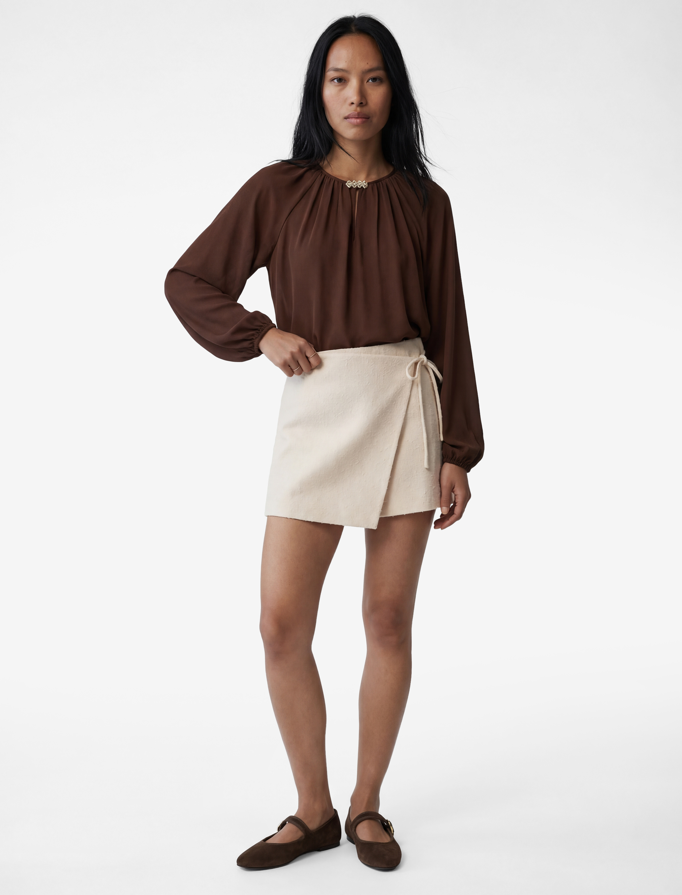   Uzun Balon Kollu Aksesuar Detaylı Şifon Bluz