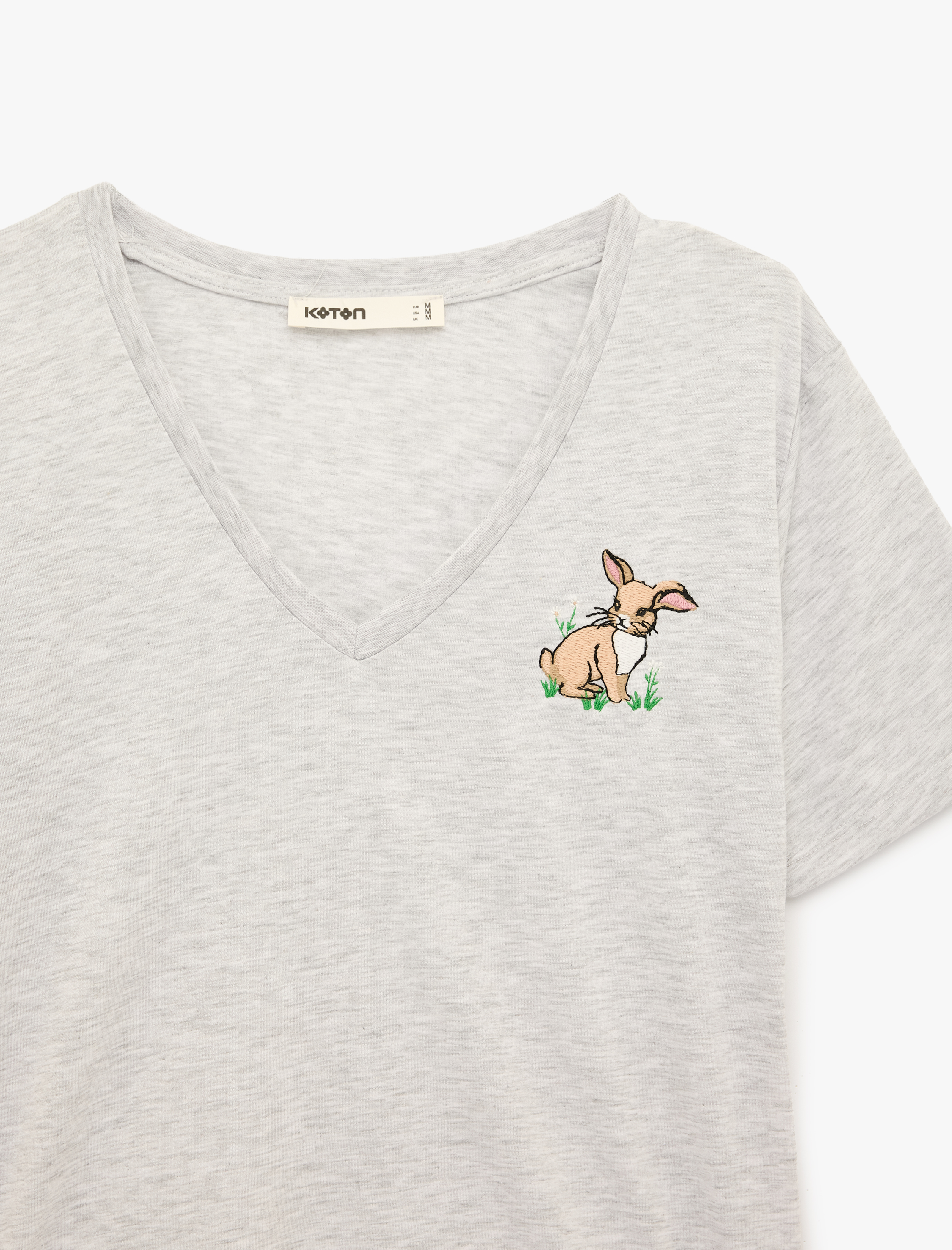   Regular Fit Tavşan Nakış Detaylı Kısa Kollu V Yaka Tişört