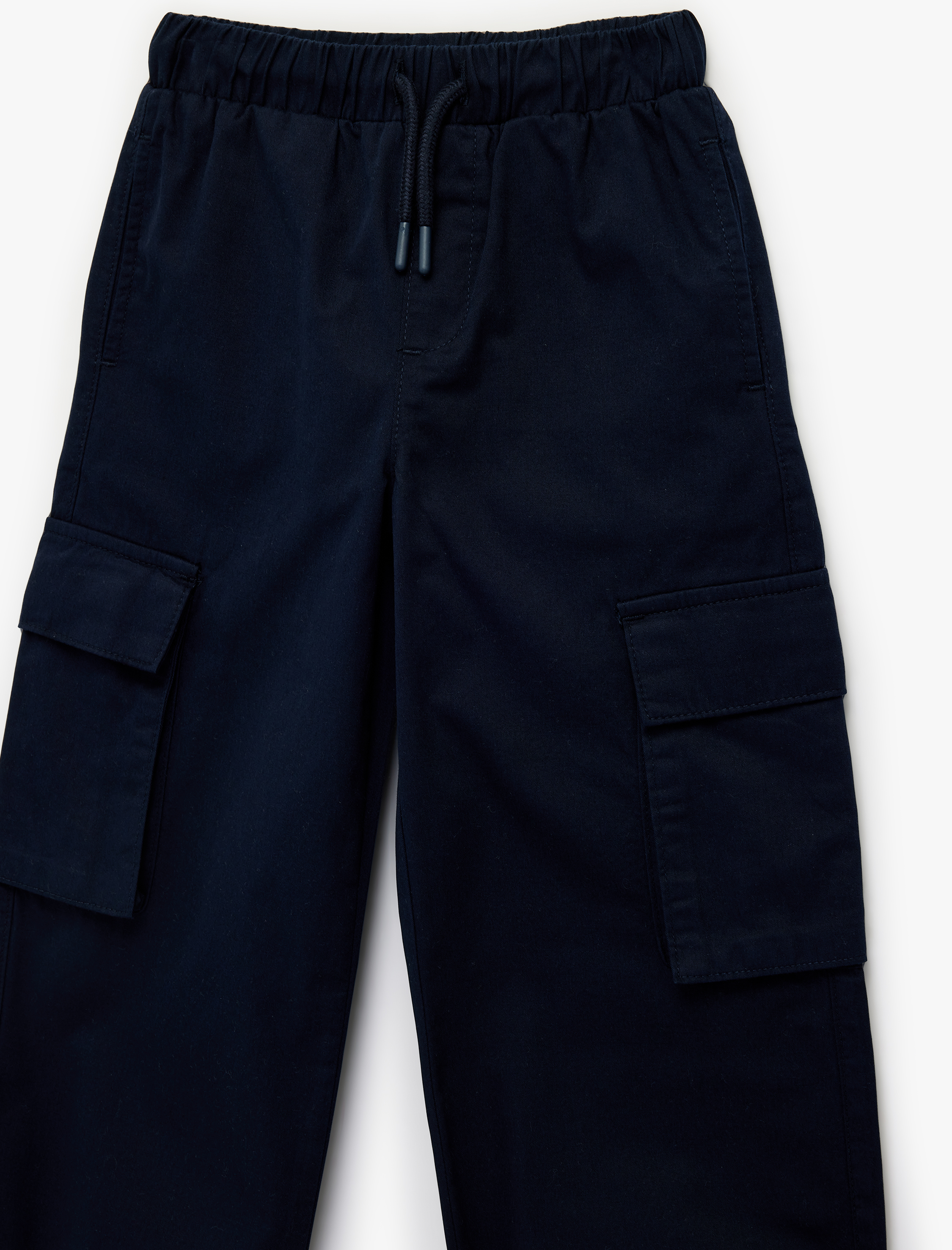  Erkek Çocuk Gabardin Kumaş Beli Lastikli Bağlamalı Cep Detaylı Kargo Pantolon