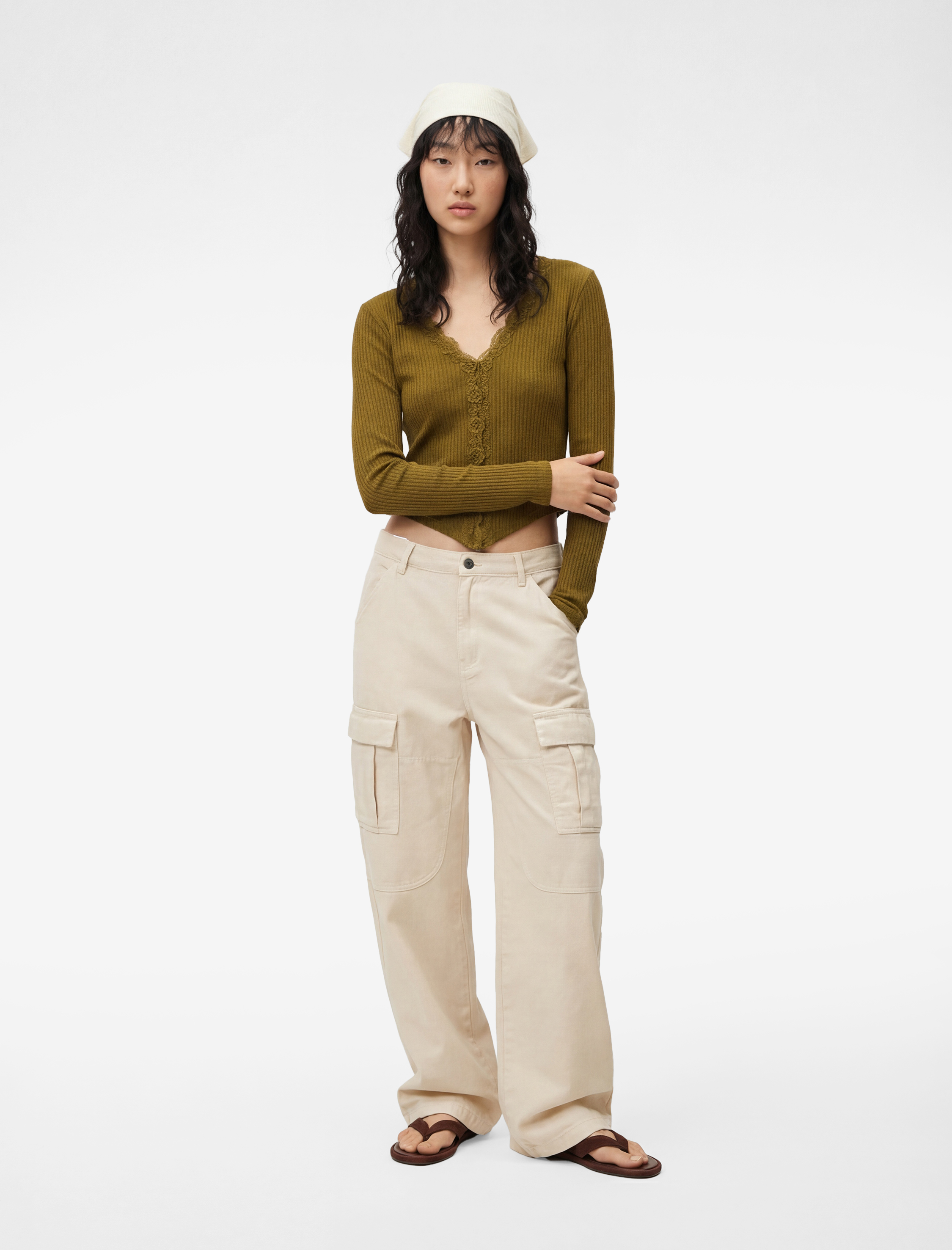   V Yaka Dantel Detaylı Uzun Kollu Slim Fit Tişört