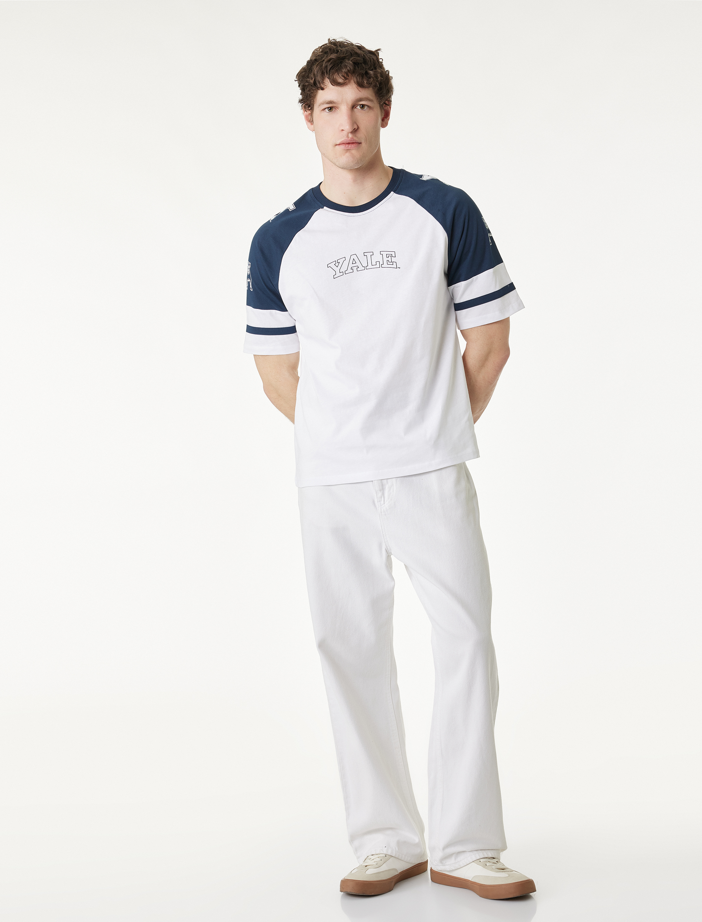   Rahat Kalıp Renk Bloklu Bisiklet Yaka Pamuklu Kısa Kollu Baskılı Yale Lisanslı Tişört