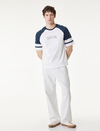 Rahat Kalıp Renk Bloklu Bisiklet Yaka Pamuklu Kısa Kollu Baskılı Yale Lisanslı Tişört