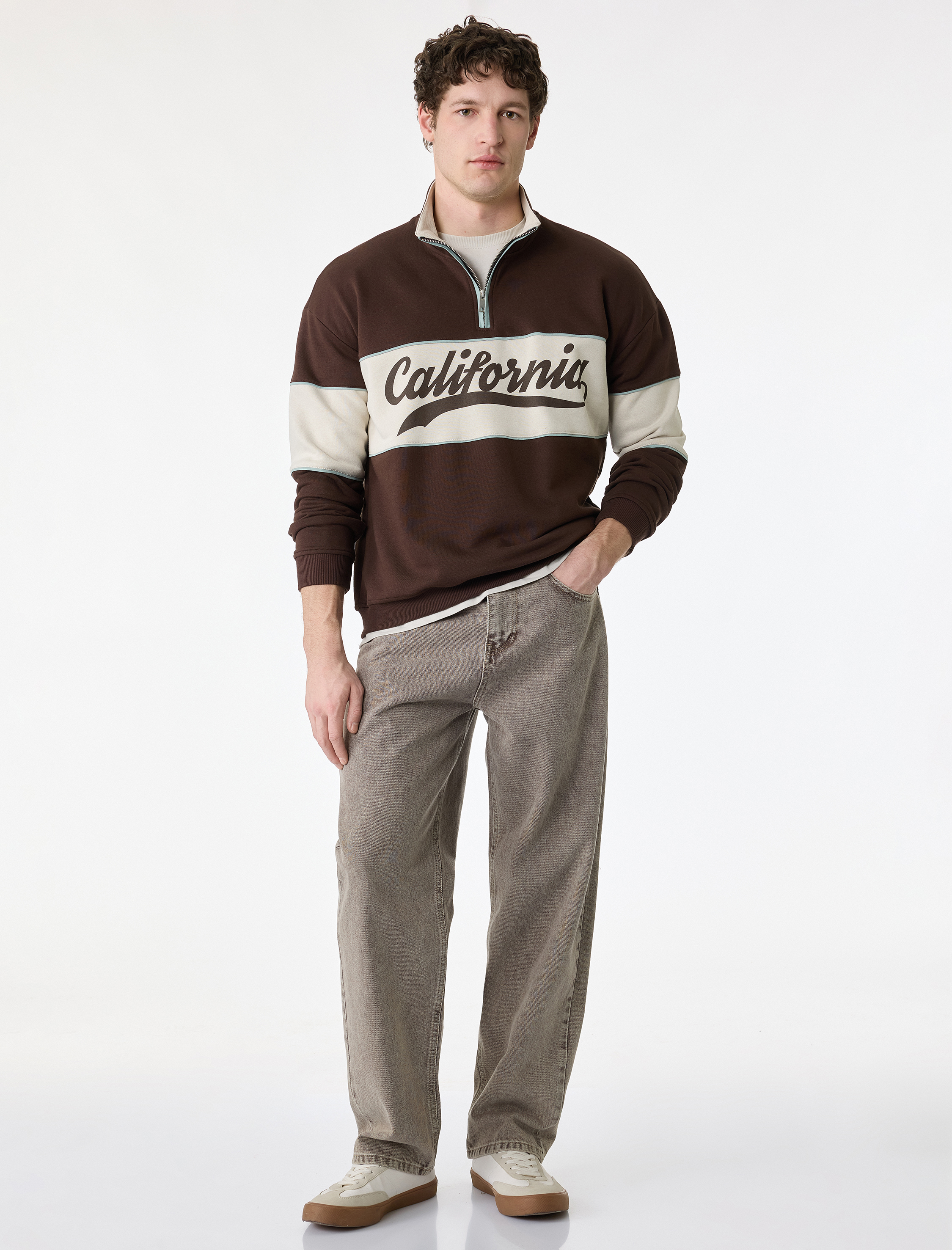   Oversize Şardonlu Renk Bloklu Kolej Baskılı Yarım Fermuarlı Sweatshirt