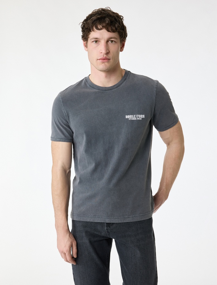  Regular Fit Kısa Kollu Pamuklu Yıkamalı Bisiklet Yaka Arkası Baskılı Tişört