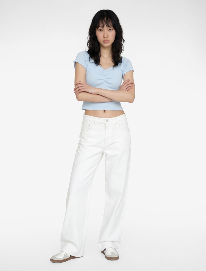  Slim Fit Büzgülü Kayık V Yaka Kısa Kollu Tişört