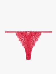 Kalpli Metal Aksesuarlı Dantelli String Külot