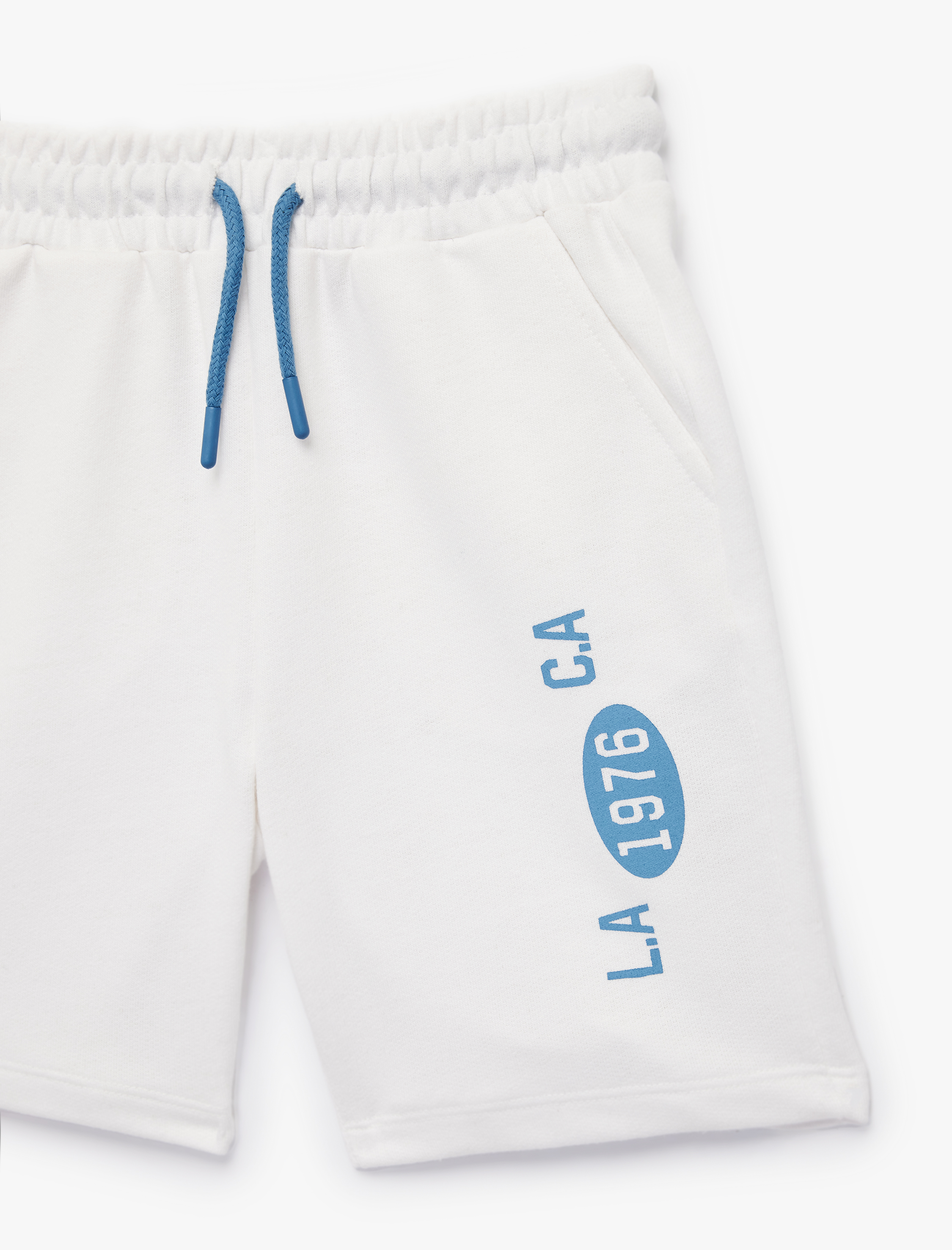  Erkek Çocuk Üç İplik Beli Lastikli Bağlamalı Cepli Baskılı Şort