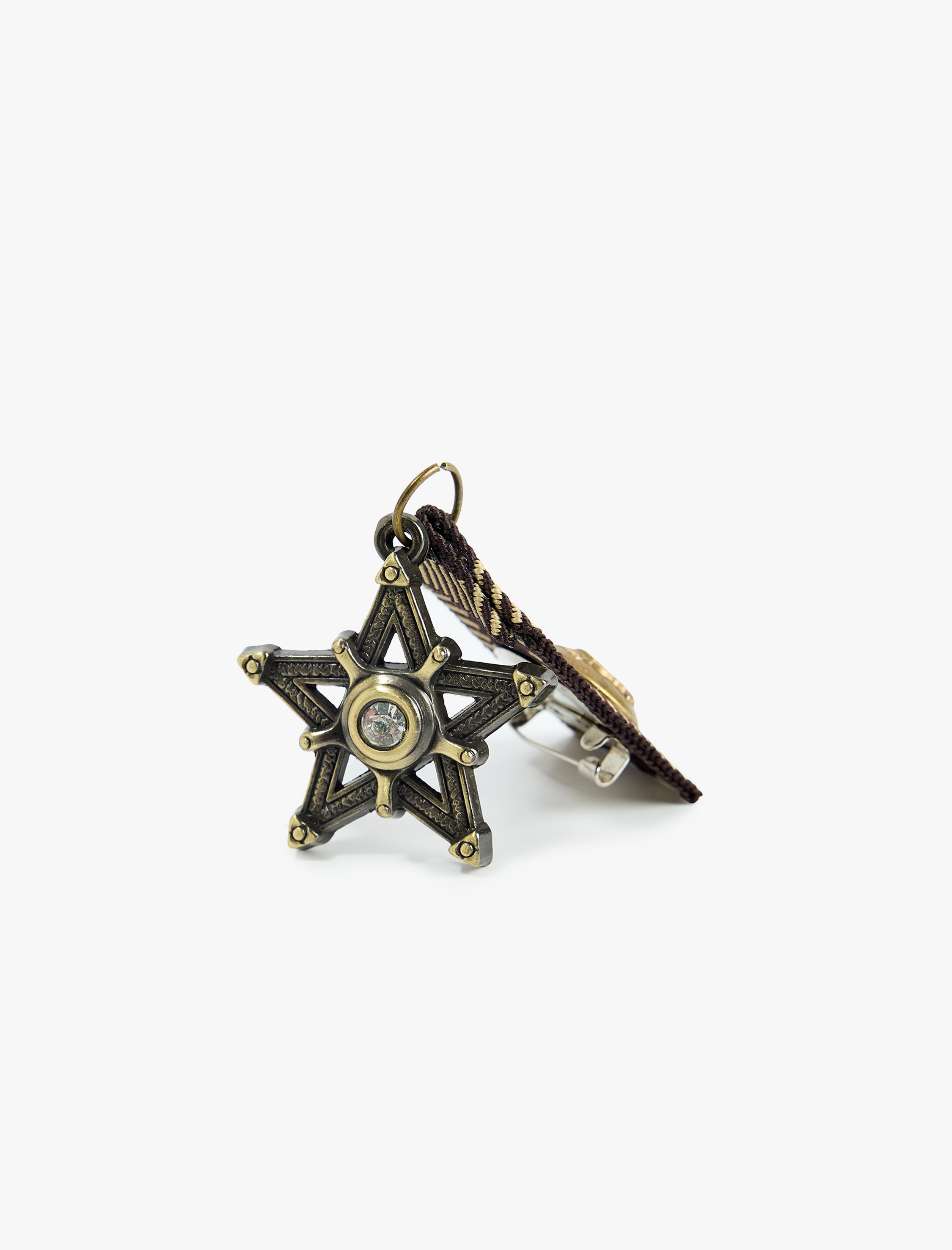  Kadın Metal Plakalı Yıldız Rozetli Taş Detaylı Broş - Koton X Sima Tarkan