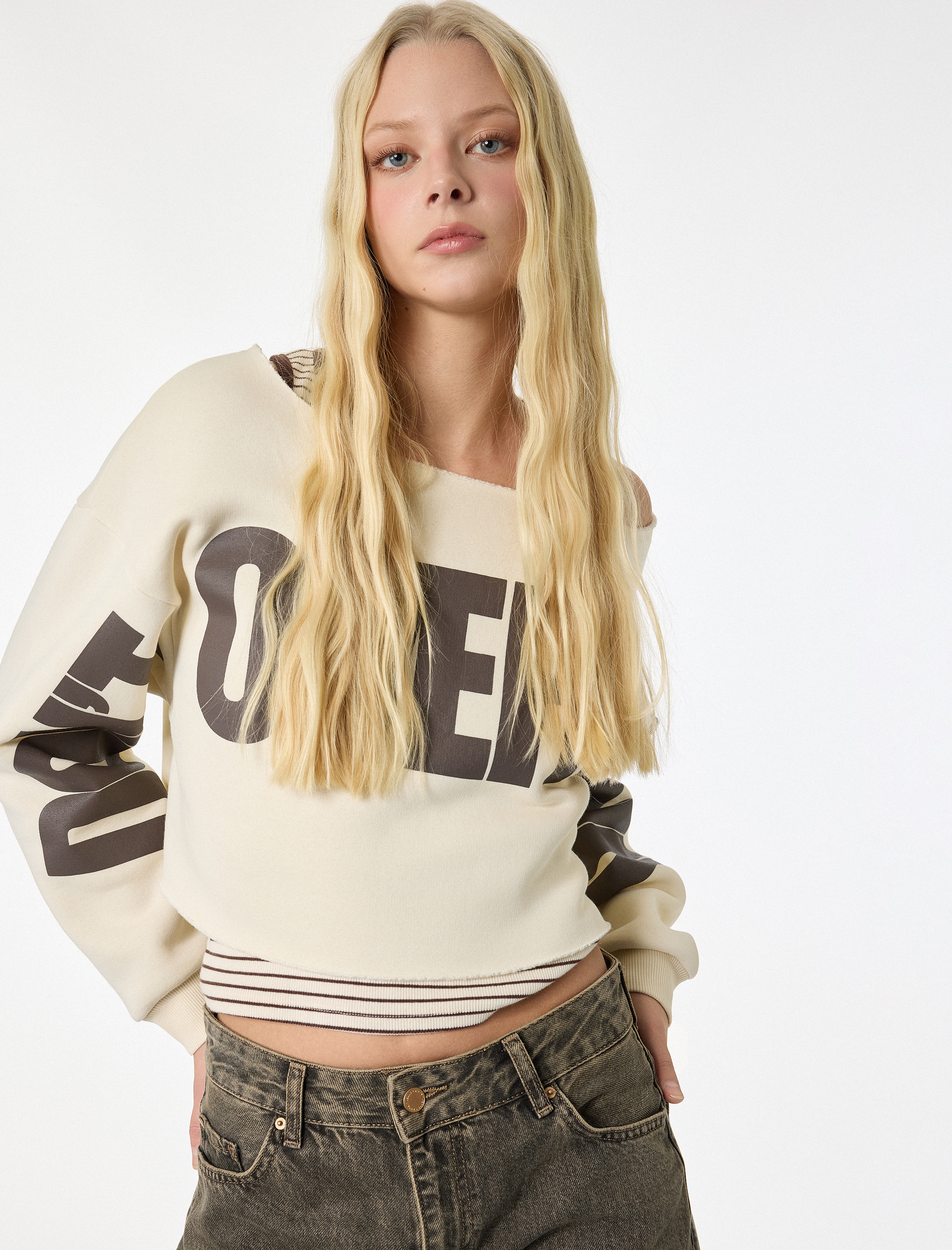   Uzun Kollu Kayık Yaka Baskılı Crop Oversize Sweatshirt