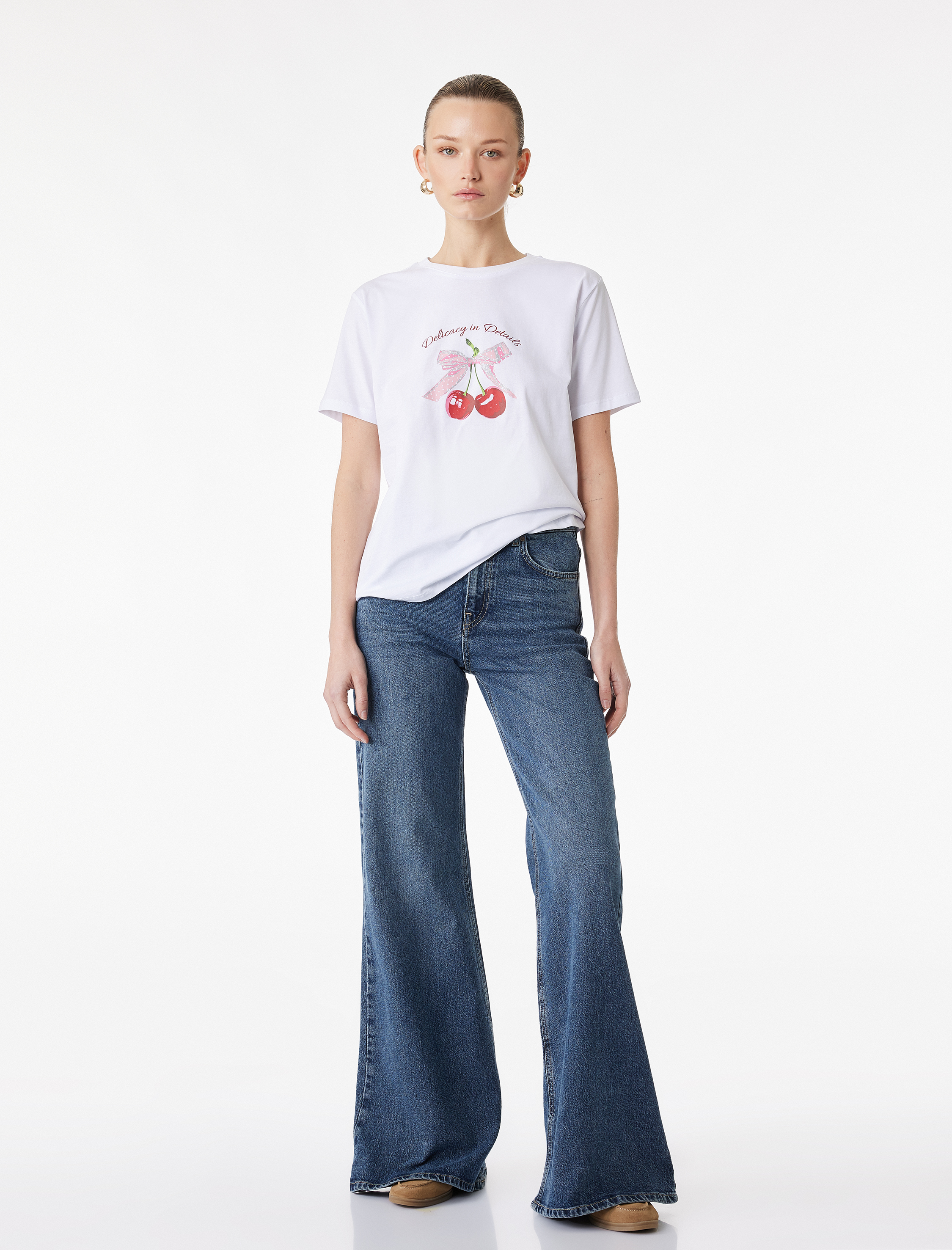   Pamuklu Kısa Kollu Bisiklet Yaka Fiyonk ve Kiraz Baskılı Tişört