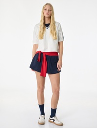 Pamuklu Kısa Kollu Polo V Yaka Şerit Detaylı Forma Tişört