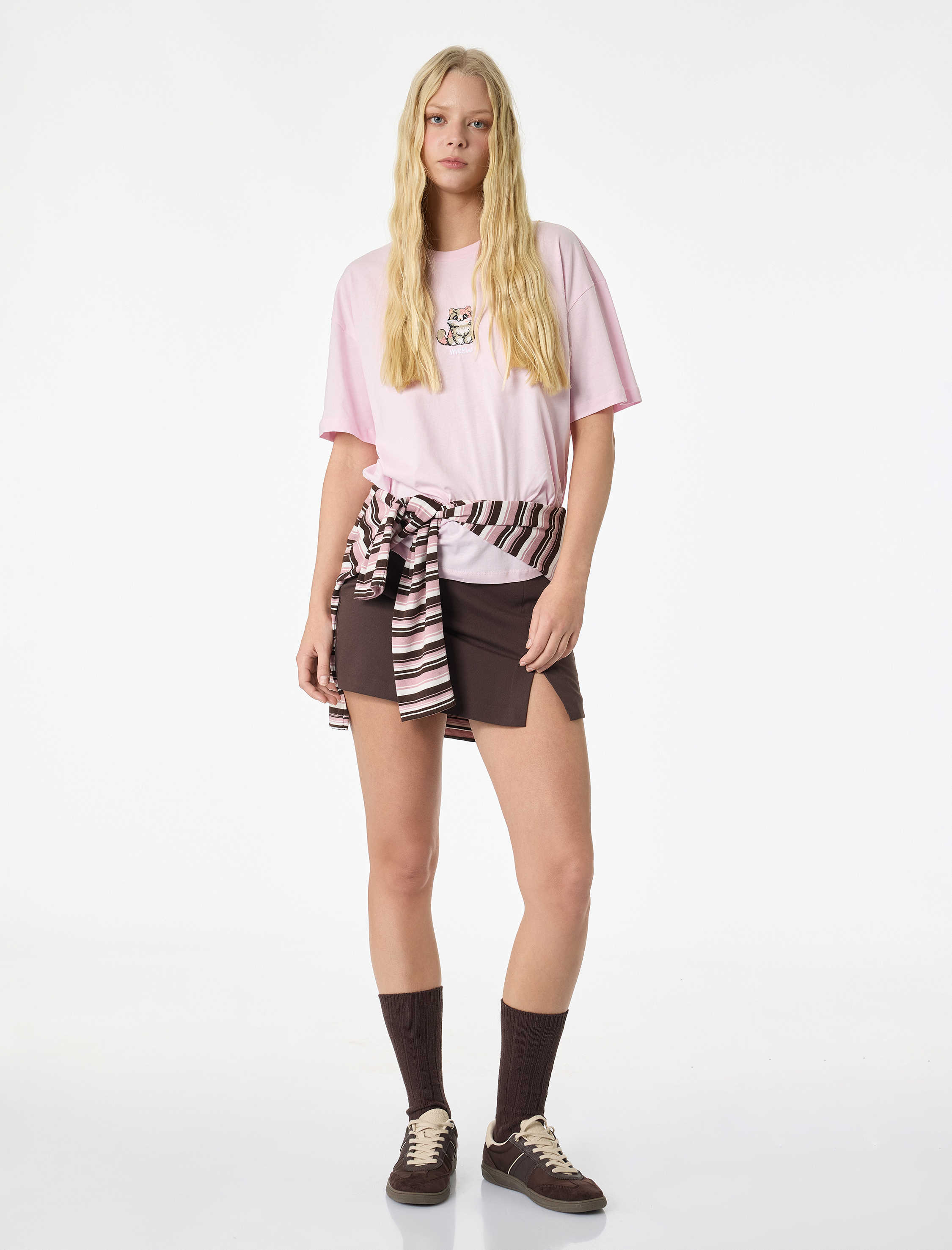   Bisiklet Yaka Kısa Kollu Kedi Nakış Detaylı Oversize Tişört