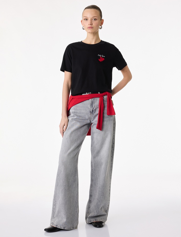  Regular Fit Pamuklu Kısa Kollu Kalpli Tişört