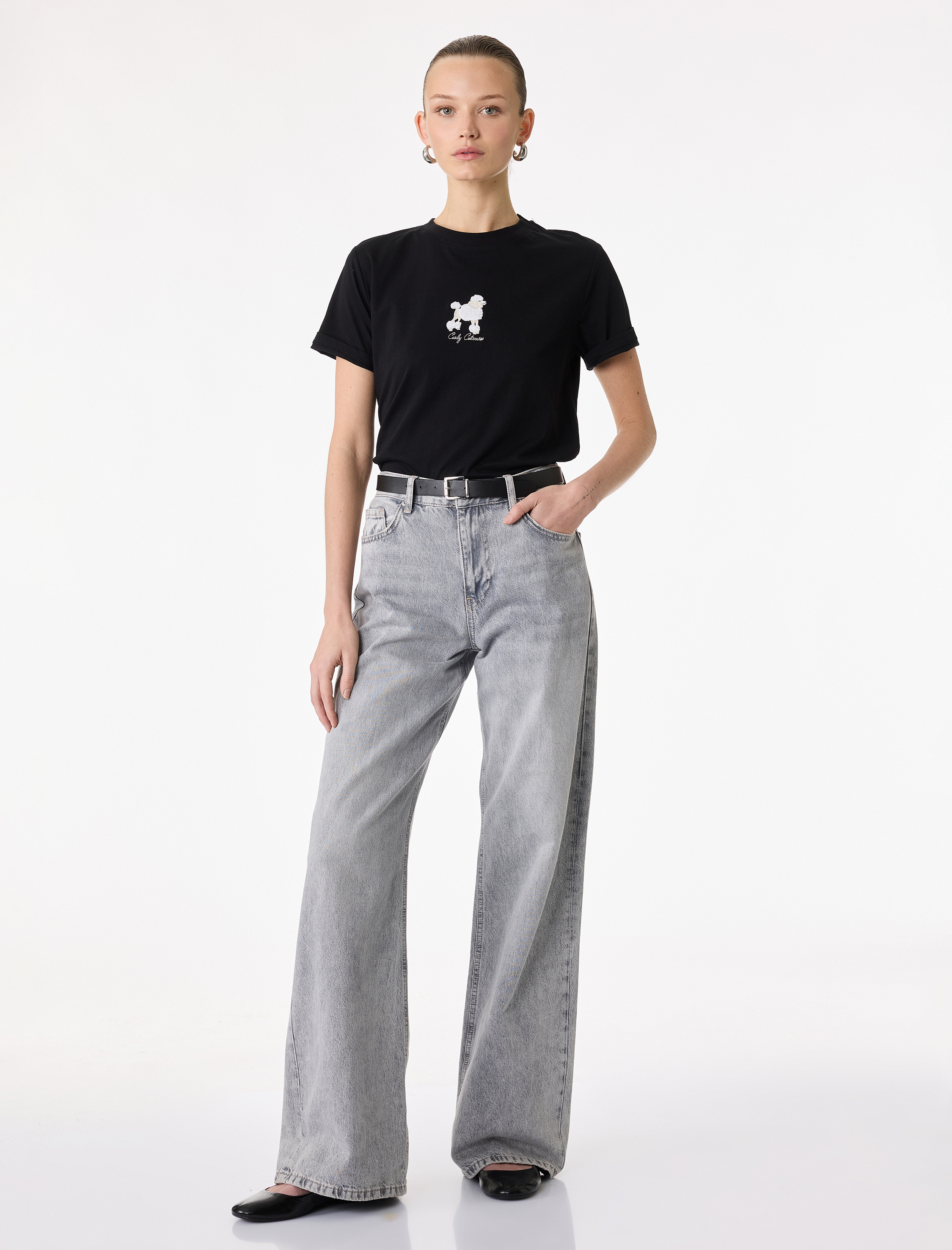   Kısa Kollu Bisiklet Yaka Pamuklu Köpek Nakış Detaylı Tişört