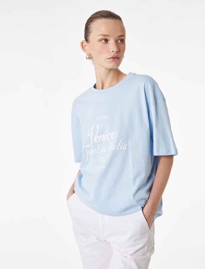  Kısa Kollu Bisiklet Yaka Baskılı Oversize Tişört