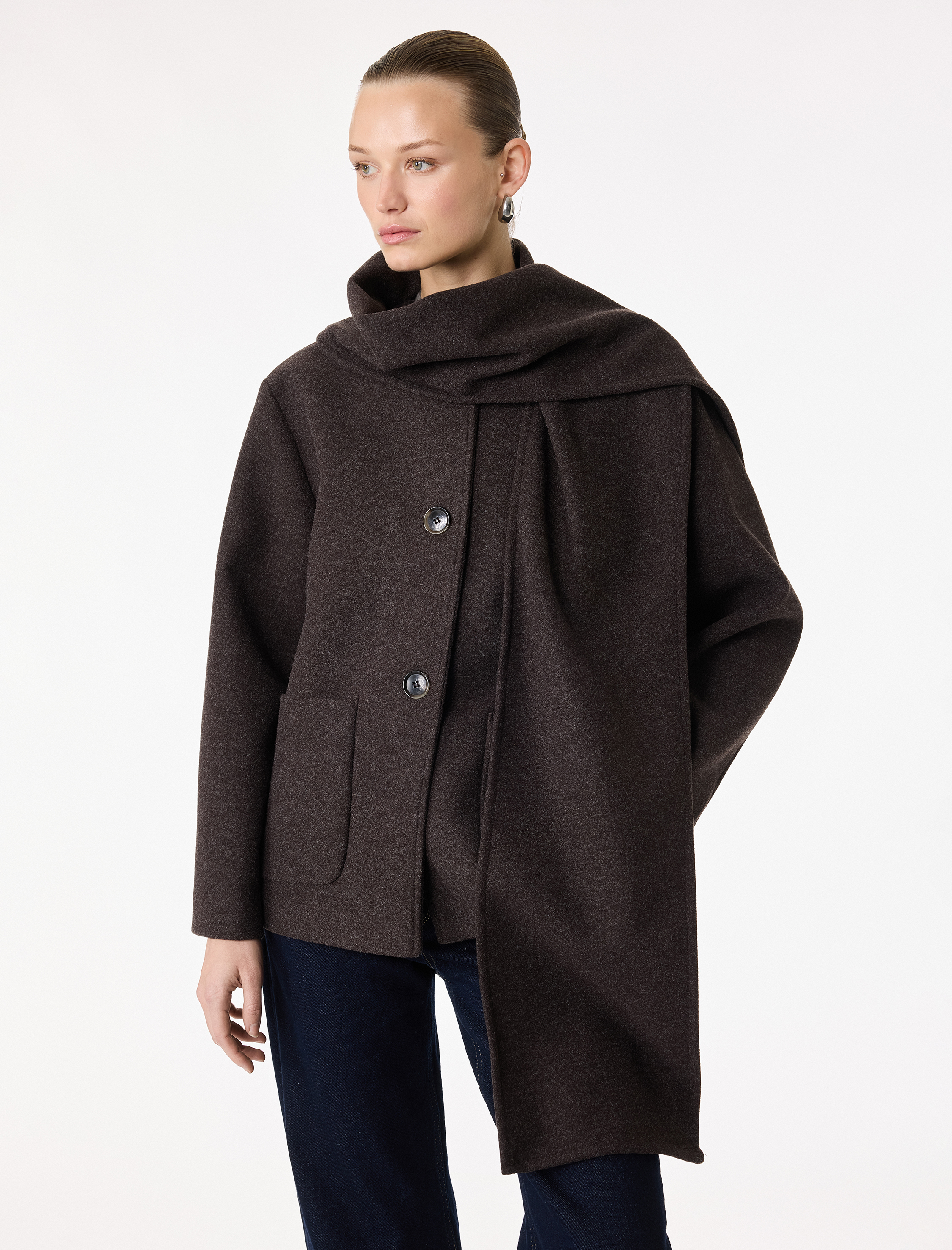   Düğmeli Uzun Kollu Cepli Atkılı Kaşe Kaban