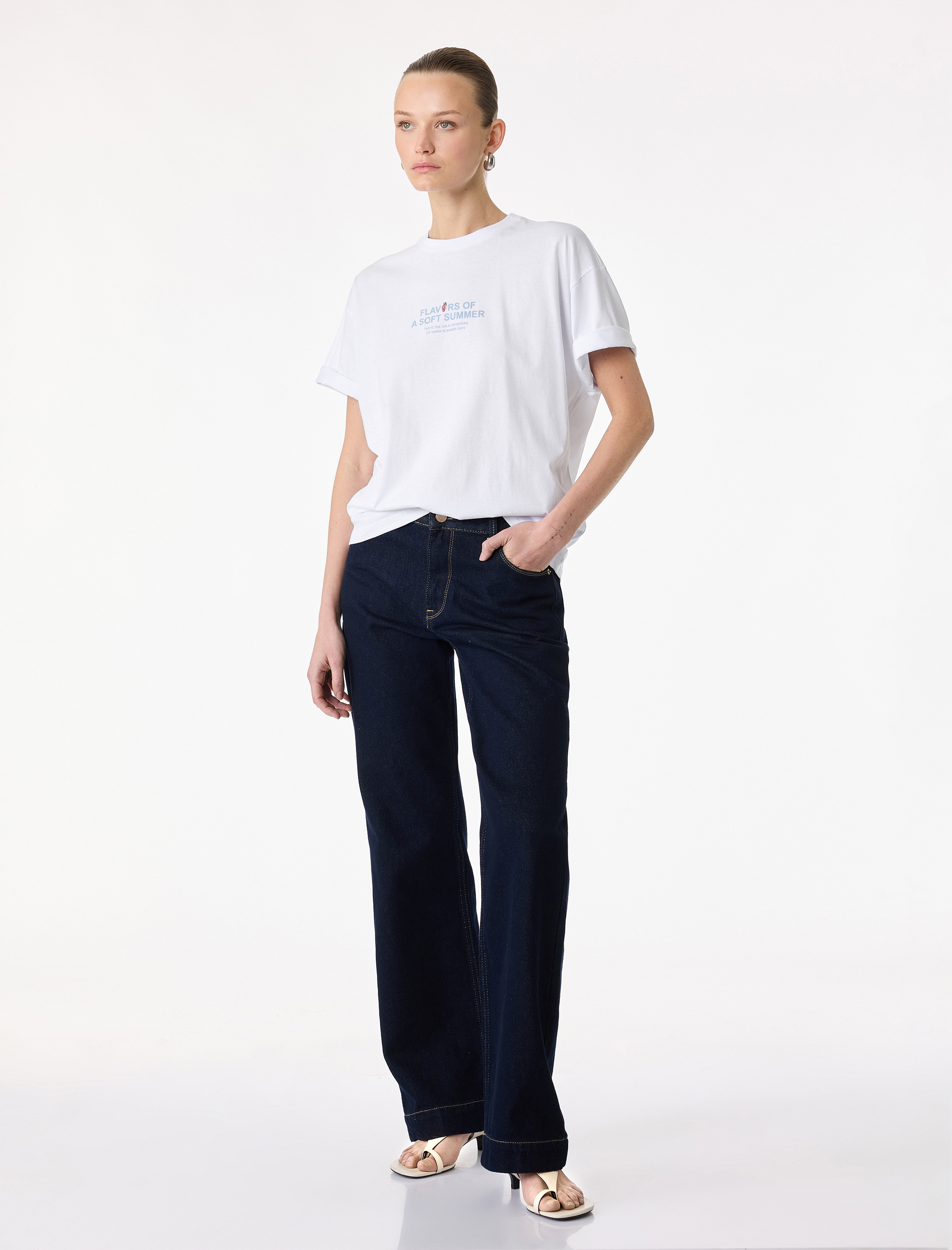   Pamuklu Kısa Kollu Bisiklet Yaka Arkası Çilek Baskılı Tişört