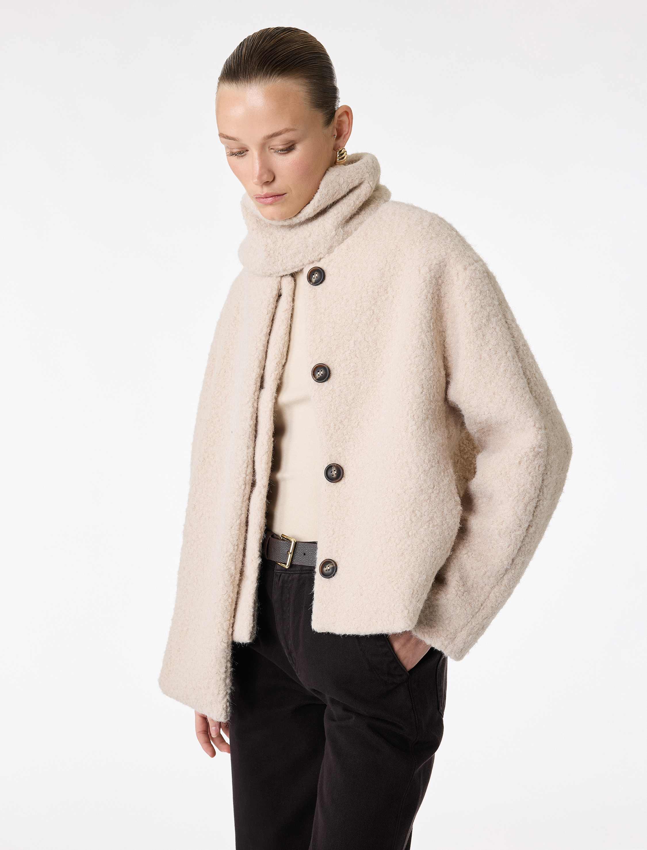   Düğmeli Cepli Uzun Kollu Kısa Atkılı Peluş Mont