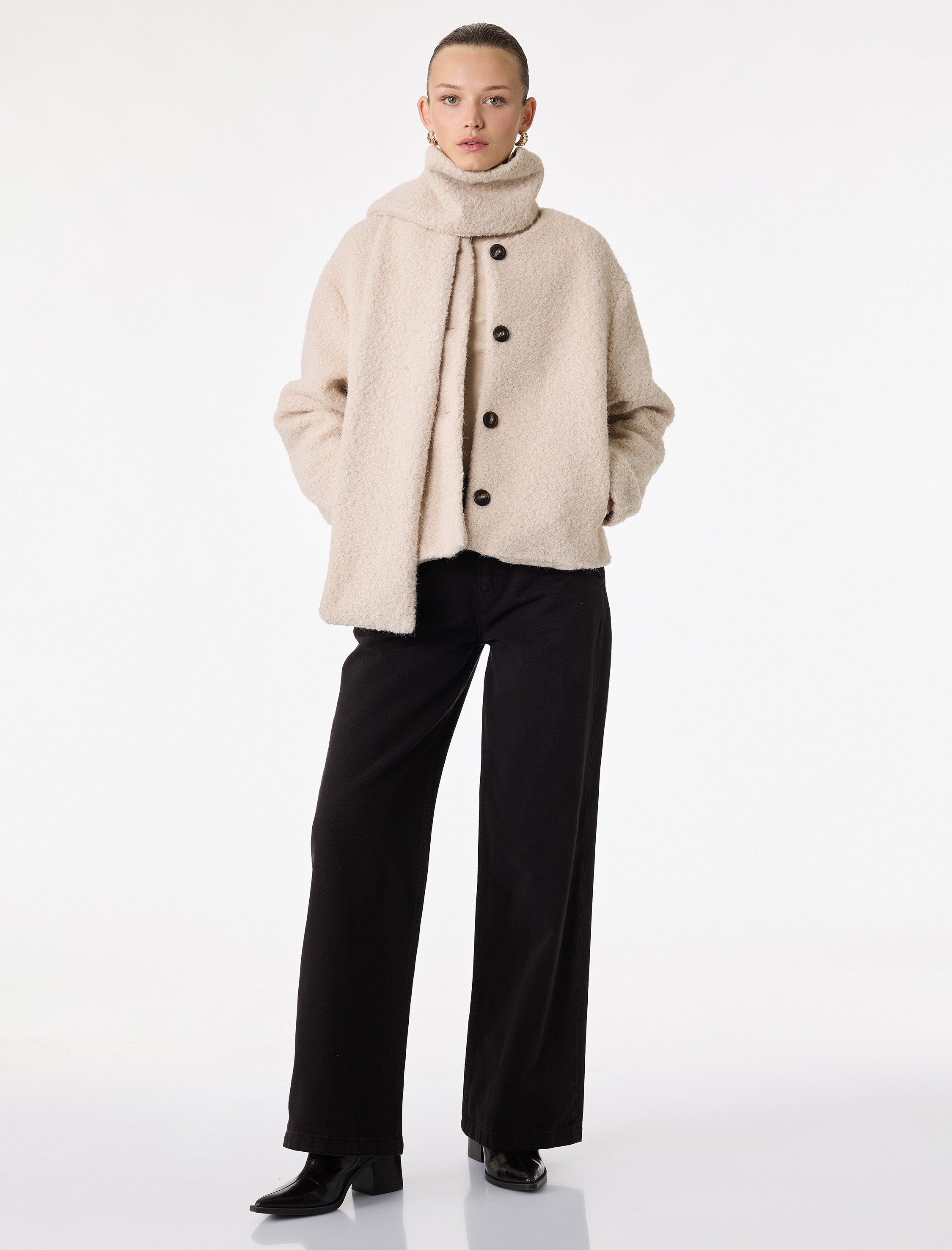   Düğmeli Cepli Uzun Kollu Kısa Atkılı Peluş Mont