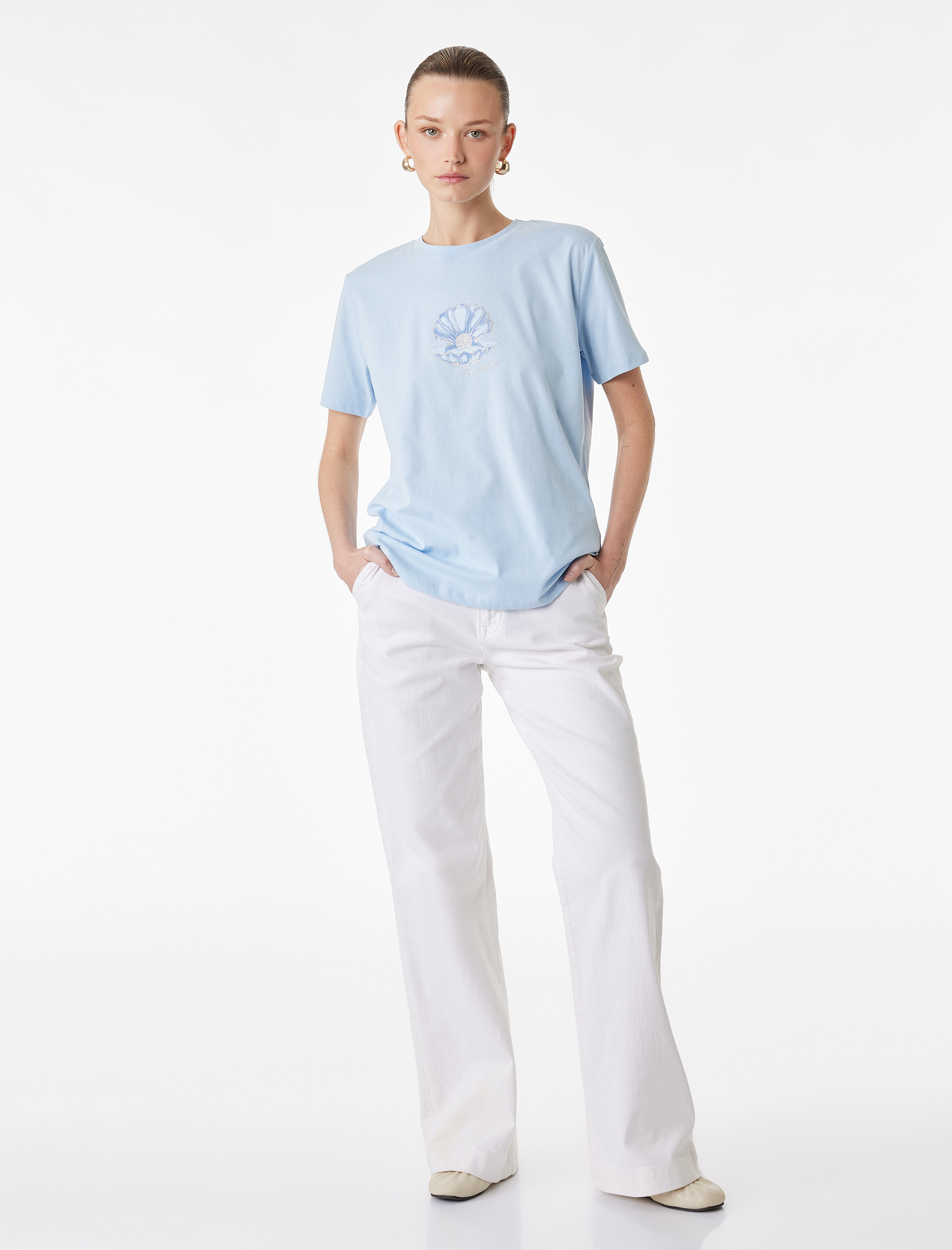   Pamuklu Kısa Kollu Bisiklet Yaka Deniz Kabuğu Baskılı Tişört