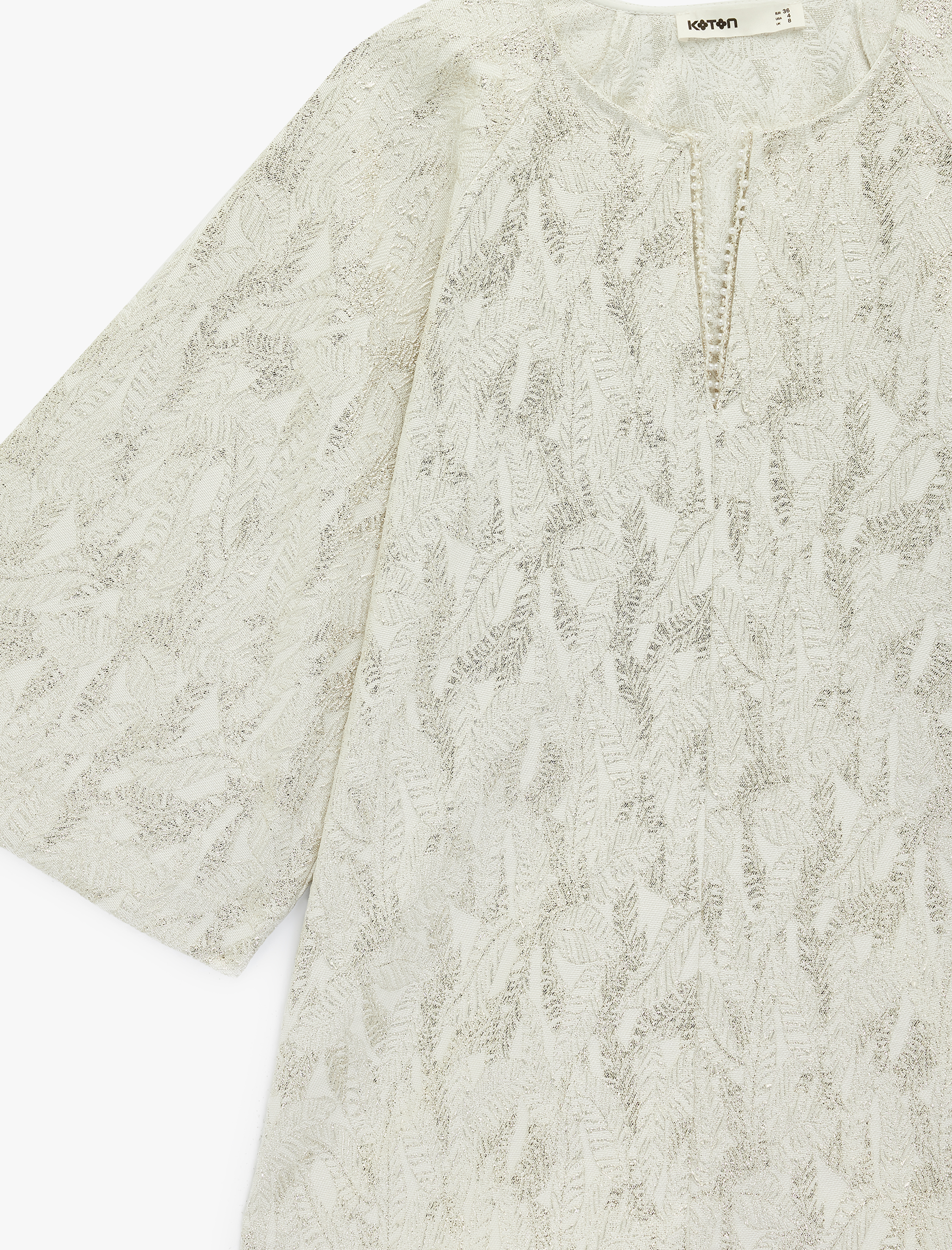   Yuvarlak Kesik Yaka 3/4 Geniş Kol Metalik İplik Detaylı Desenli Parıltılı Tunik