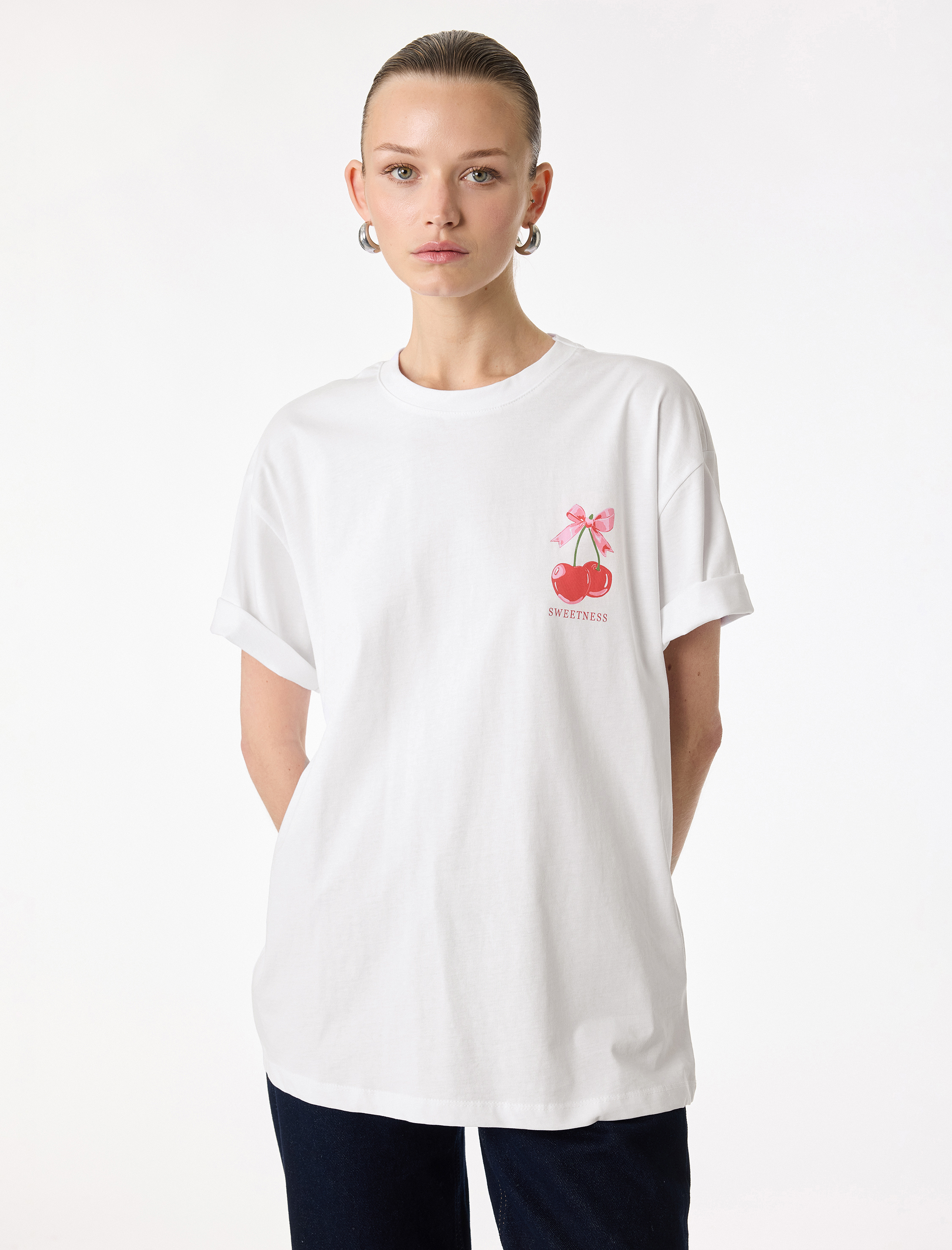   Pamuklu Kısa Kollu Bisiklet Yaka Arkası Kiraz Baskılı Tişört