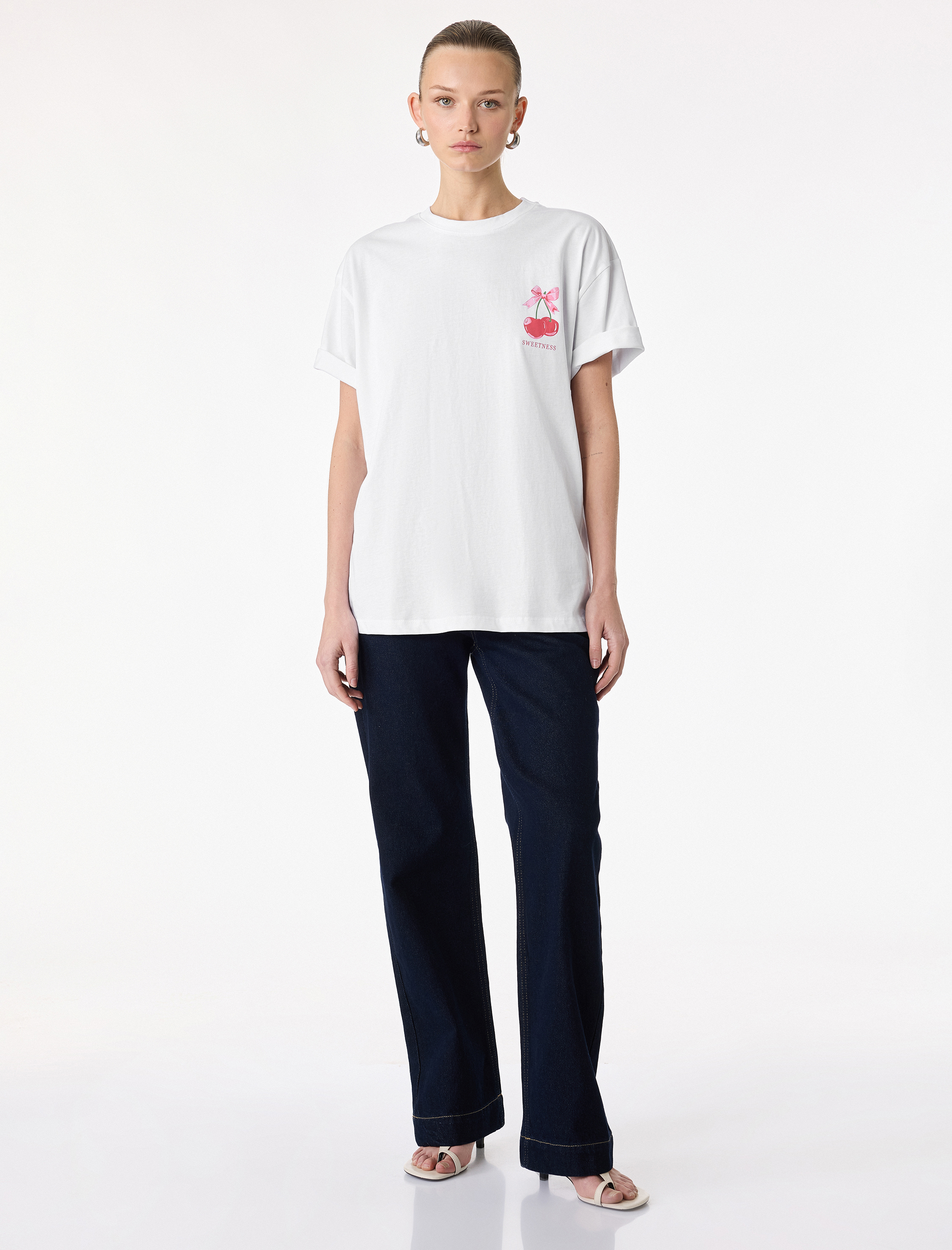   Pamuklu Kısa Kollu Bisiklet Yaka Arkası Kiraz Baskılı Tişört