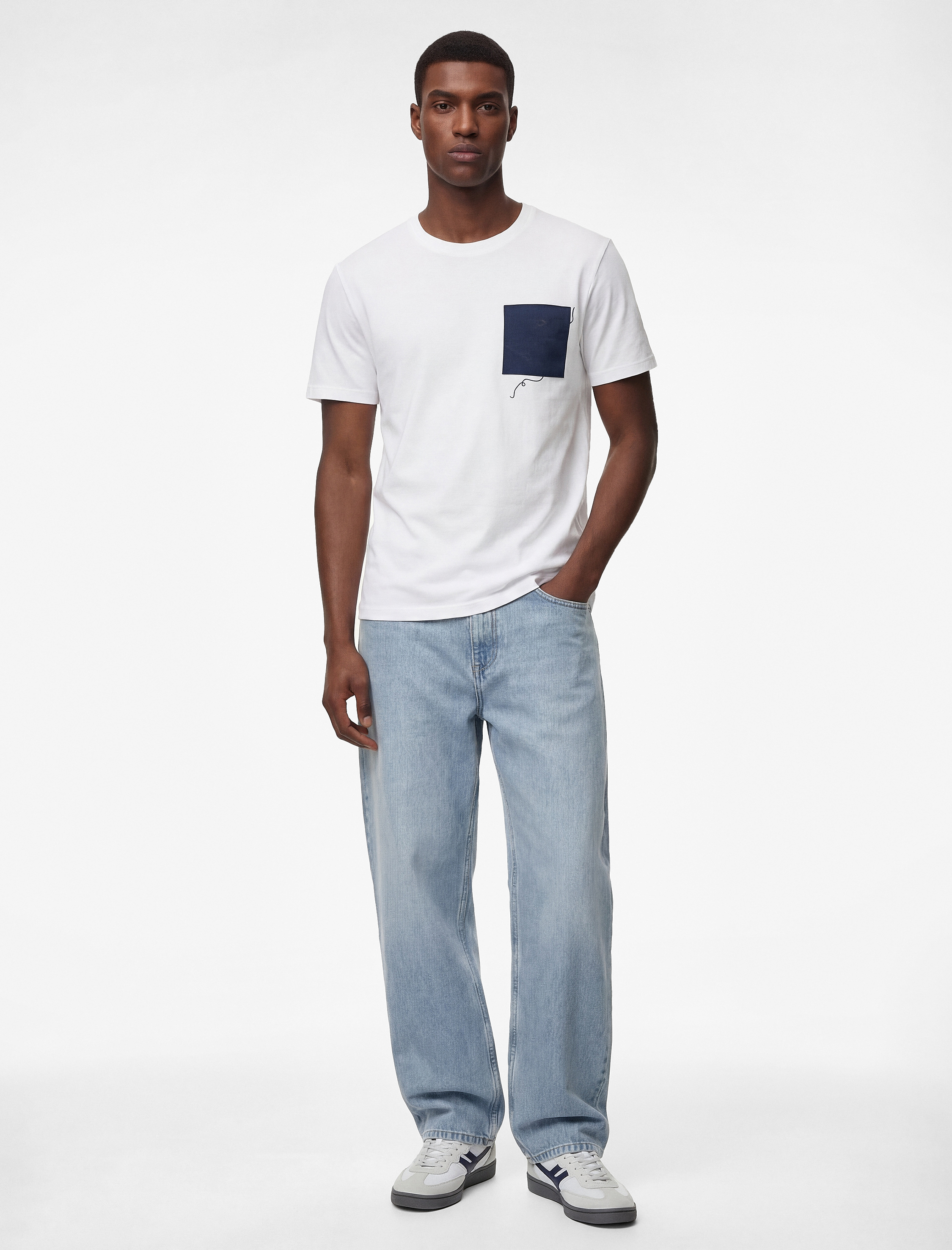   Regular Fit Kısa Kollu Pamuklu Bisiklet Yaka Nakışlı Tişört