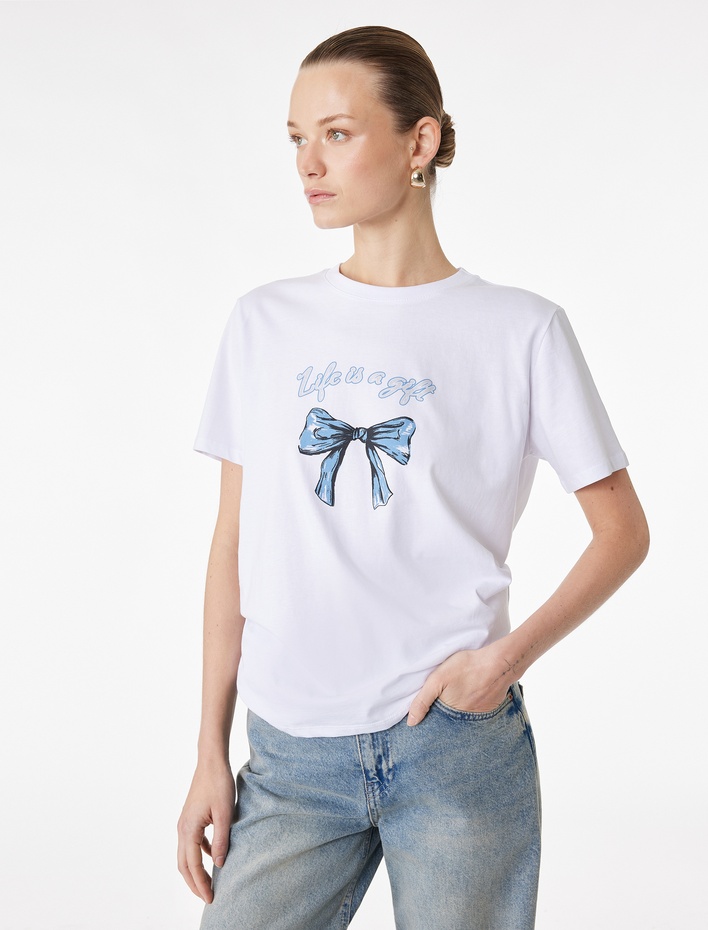  Pamuklu Kısa Kollu Bisiklet Yaka Fiyonk Baskılı Tişört