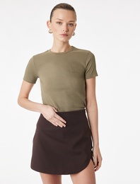 Pamuklu Slim Fit Kısa Kollu Bisiklet Yaka Nakış Detaylı Fitilli Tişört