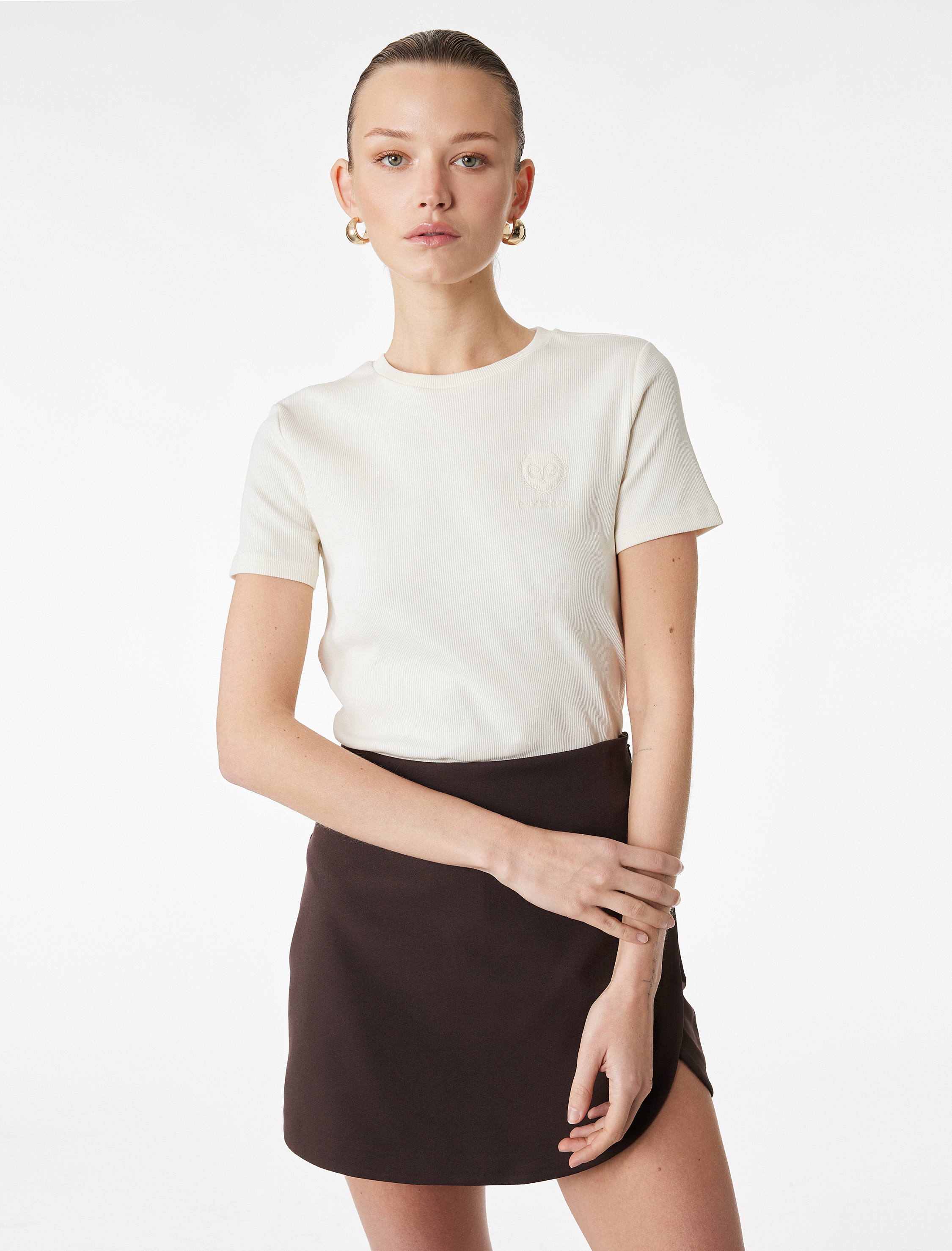   Pamuklu Slim Fit Kısa Kollu Bisiklet Yaka Nakış Detaylı Fitilli Tişört