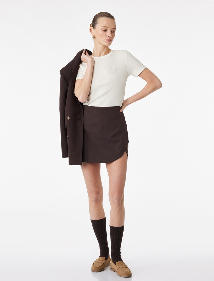  Pamuklu Slim Fit Kısa Kollu Bisiklet Yaka Nakış Detaylı Fitilli Tişört