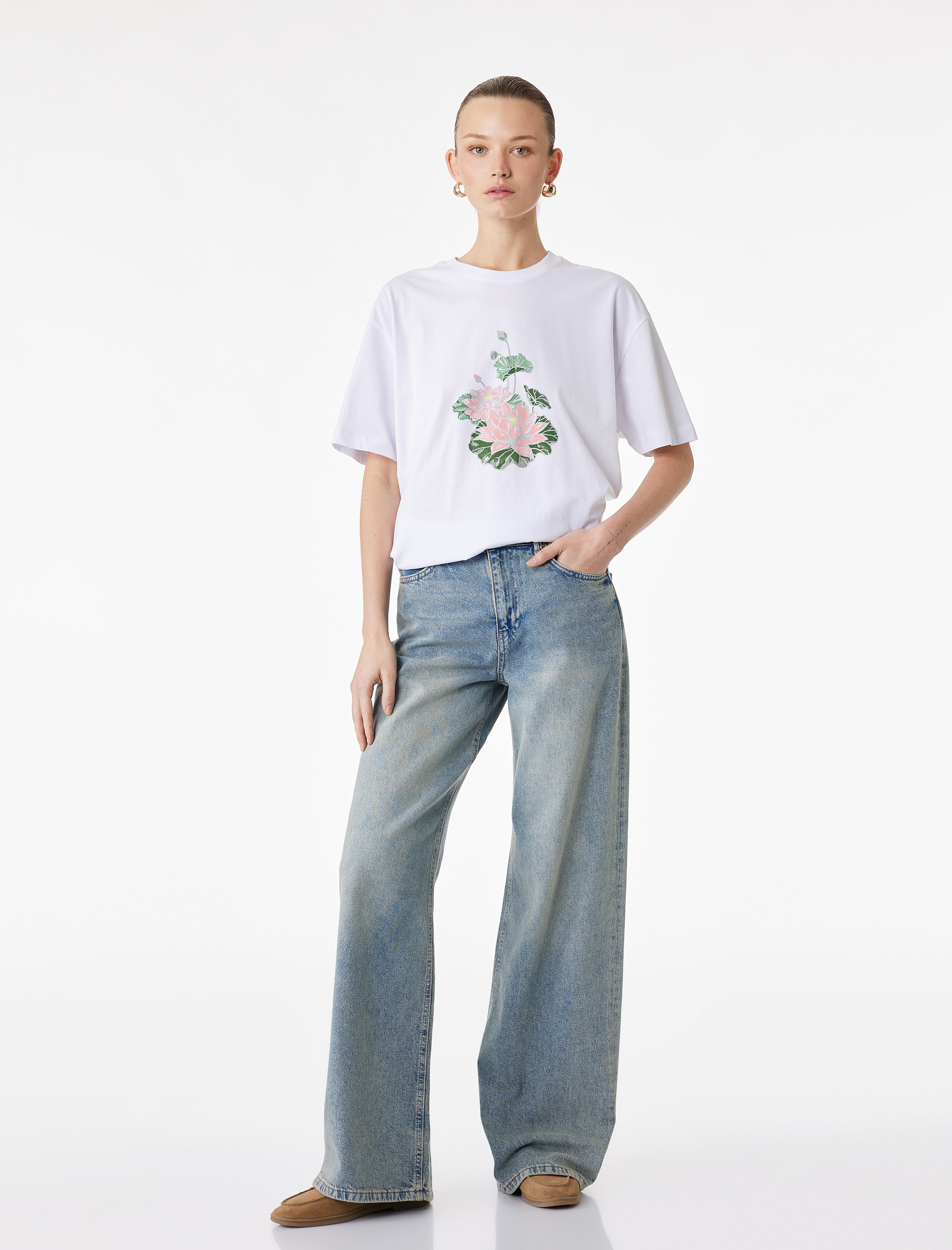   Pamuklu Kısa Kollu Bisiklet Yaka Nilüfer Çiçek Baskılı Oversize Tişört