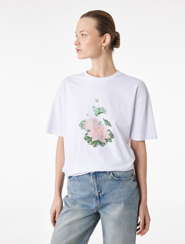  Pamuklu Kısa Kollu Bisiklet Yaka Nilüfer Çiçek Baskılı Oversize Tişört