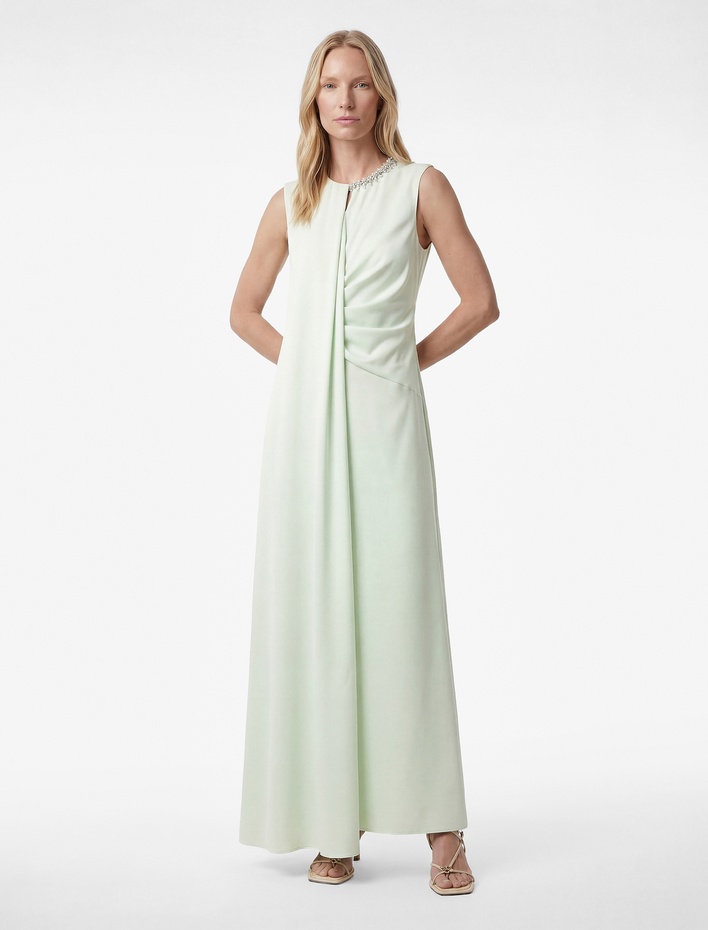  Bisiklet Yaka Kolsuz Drapeli Taş Detaylı Uzun Saten Abiye Elbise