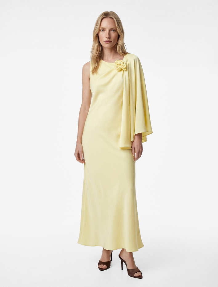  Çiçek Aplike Detaylı Bisiklet Yaka Kolsuz Uzun Saten Abiye Elbise