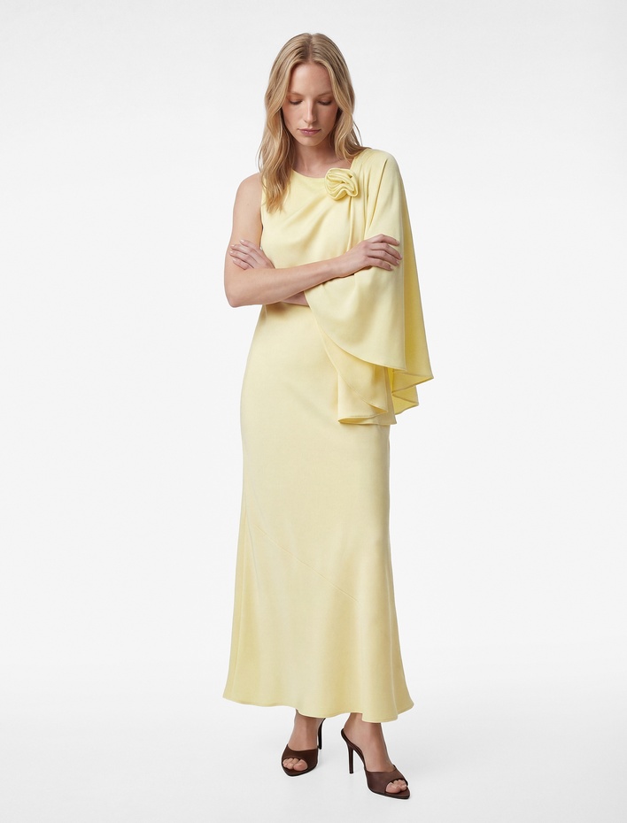  Çiçek Aplike Detaylı Bisiklet Yaka Kolsuz Uzun Saten Abiye Elbise