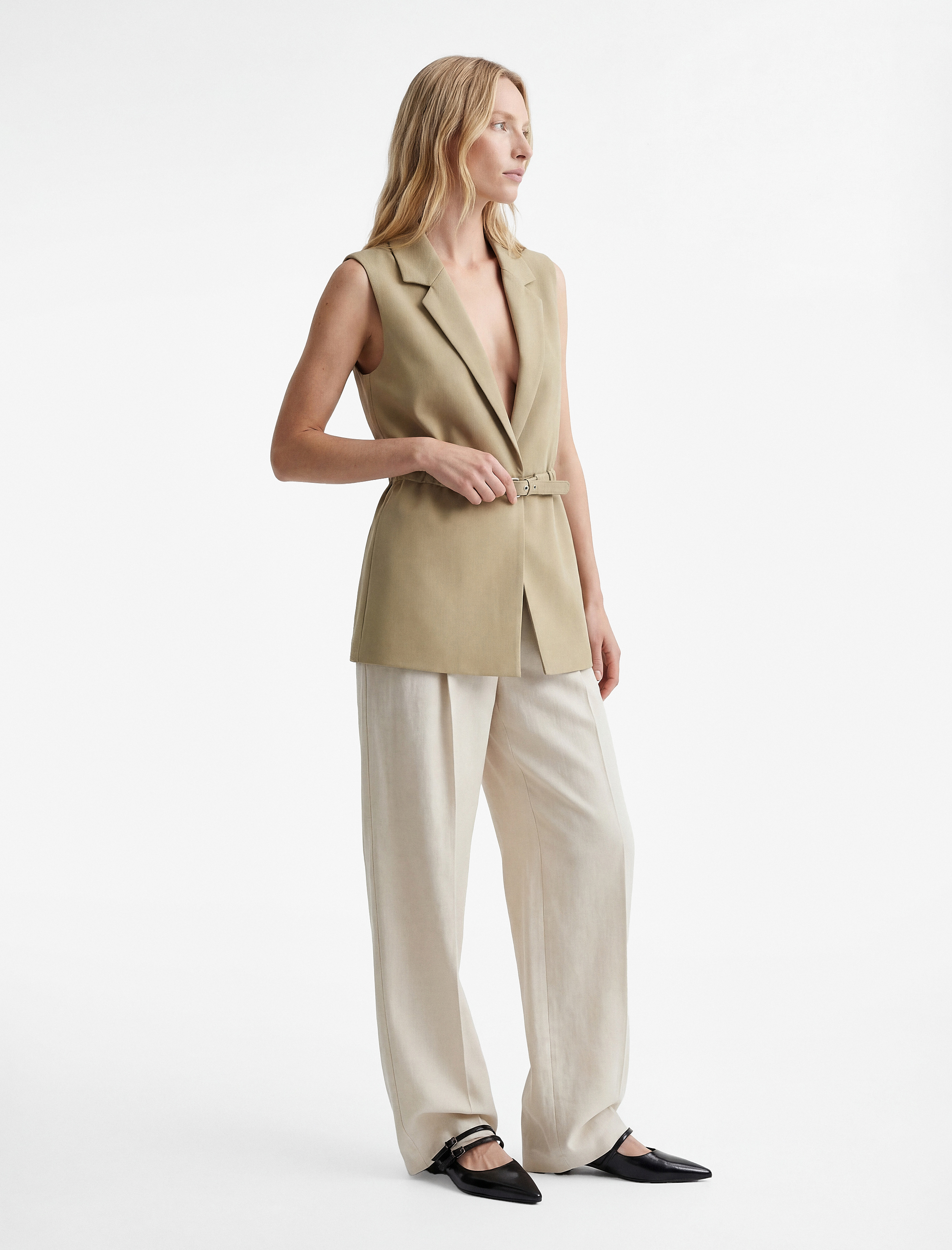   Regular Fit Kolsuz Kemerli Kruvaze Yaka Yelek