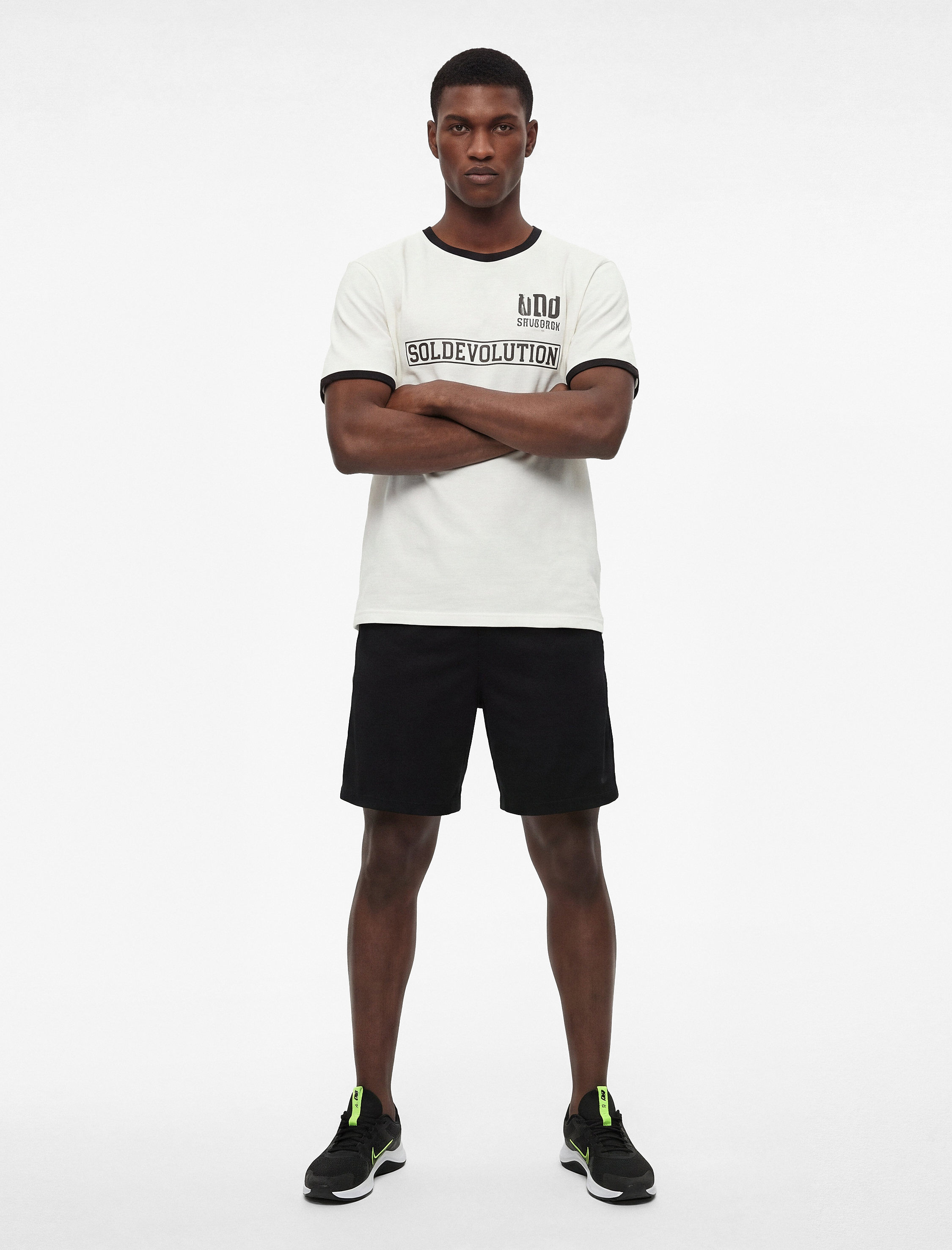   Viskon Karışımlı Cepli Bermuda Beli Bağcıklı Spor Şort