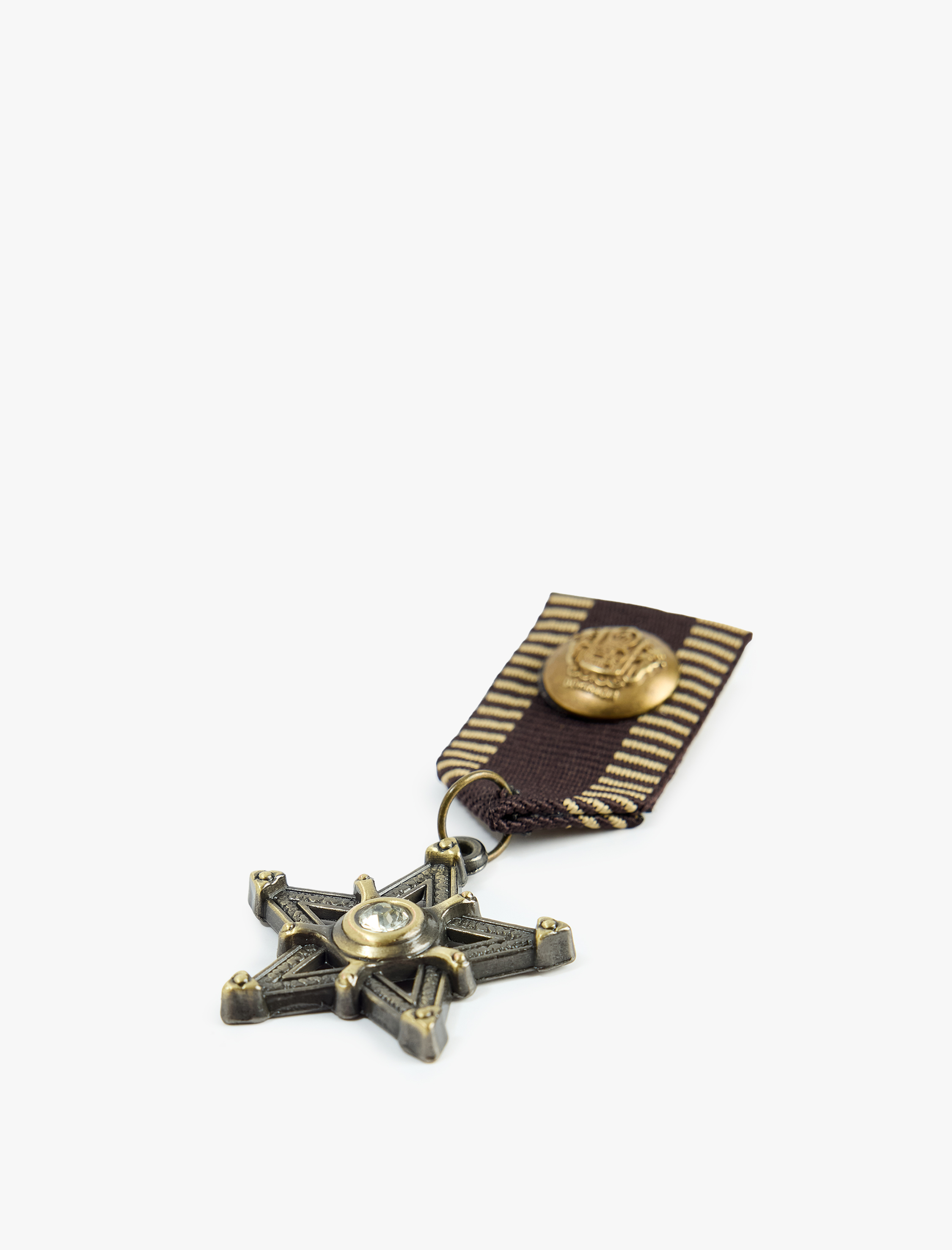  Kadın Metal Plakalı Yıldız Rozetli Taş Detaylı Broş - Koton X Sima Tarkan