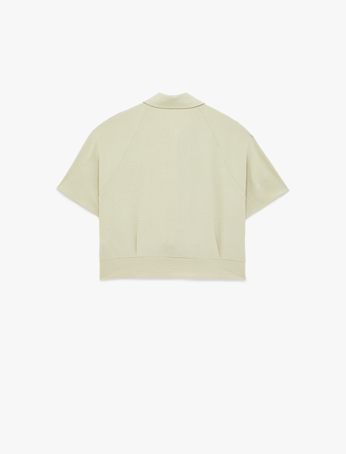  Kısa Kollu Klasik Yaka Bağlama Detaylı Crop Gömlek