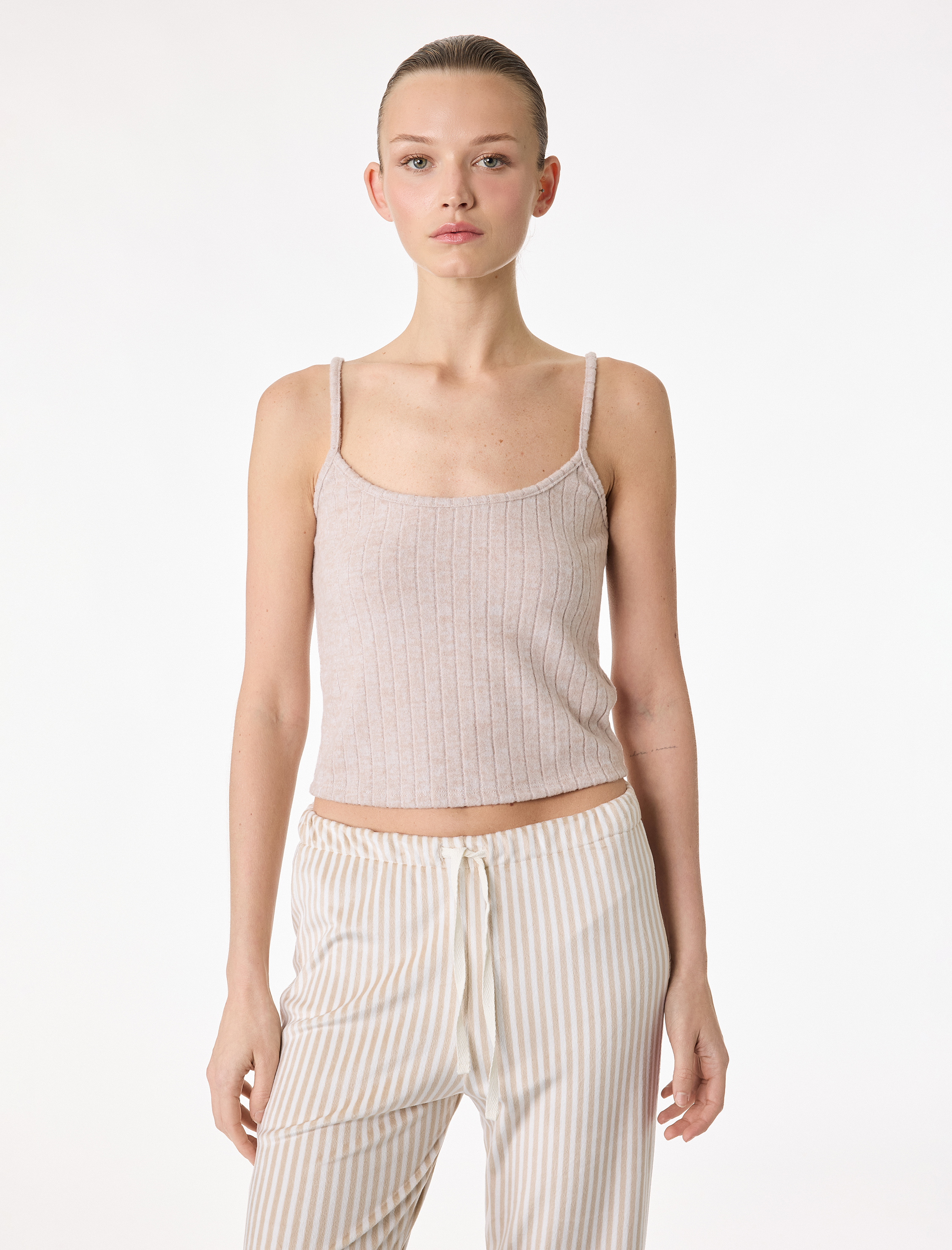   Rahat Kalıp Crop İnce Askılı Pijama Üstü