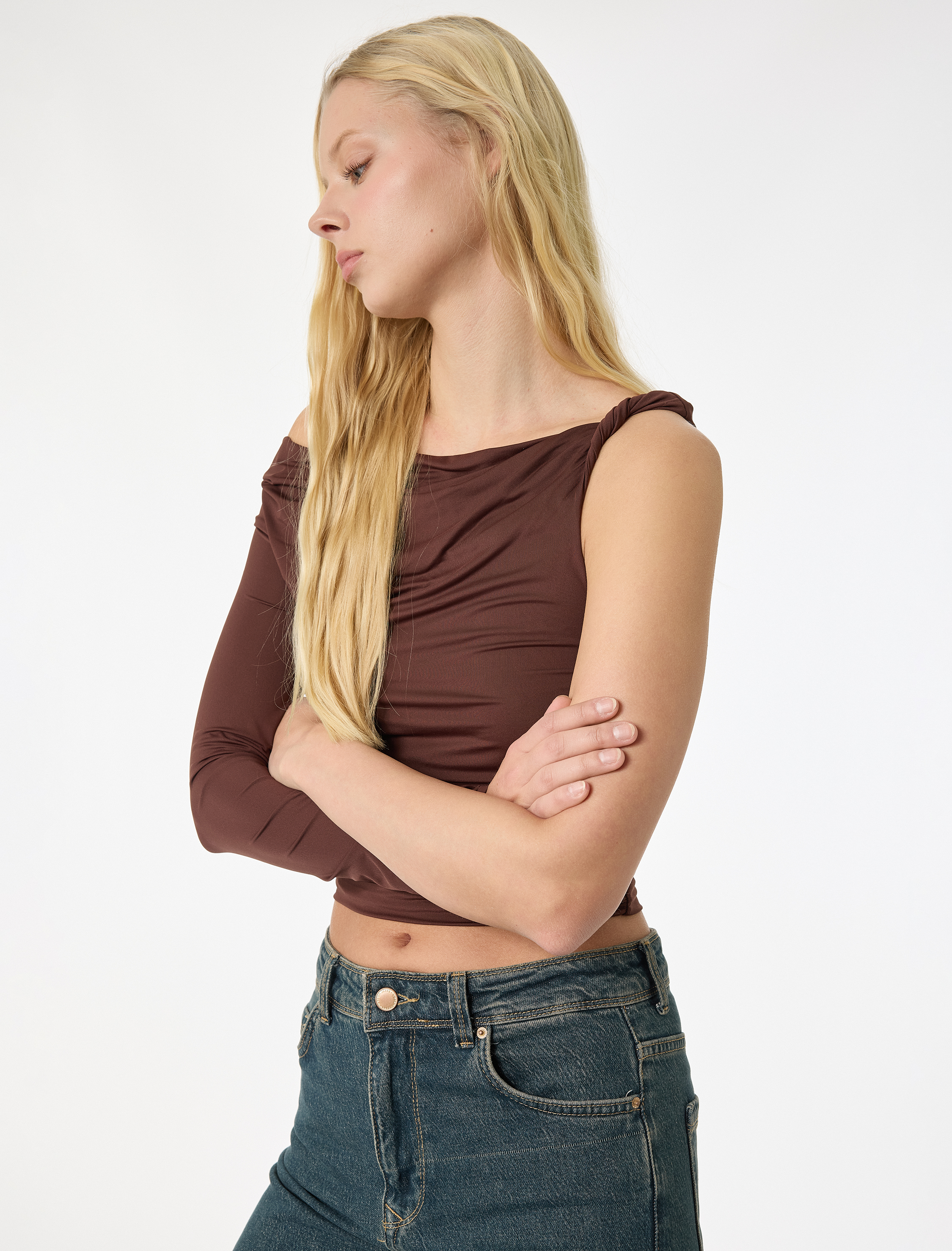   Uzun Kollu Slim Fit Tek Omuz Drapeli Asimetrik Yaka Tişört