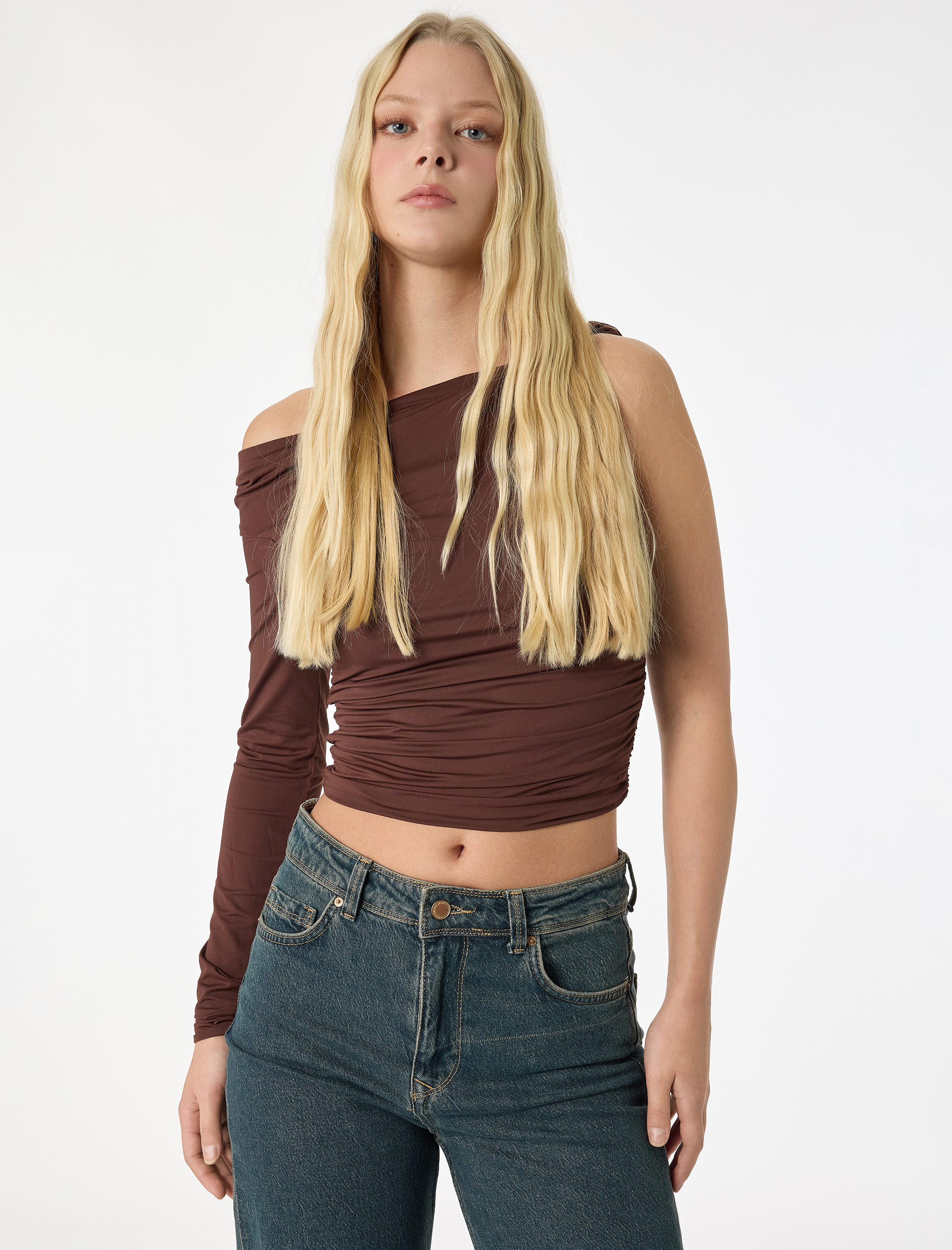   Uzun Kollu Slim Fit Tek Omuz Drapeli Asimetrik Yaka Tişört