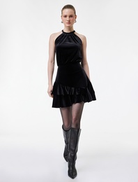 Slim Fit Kolsuz Fırfırlı Halter Yaka Kadife Mini Elbise